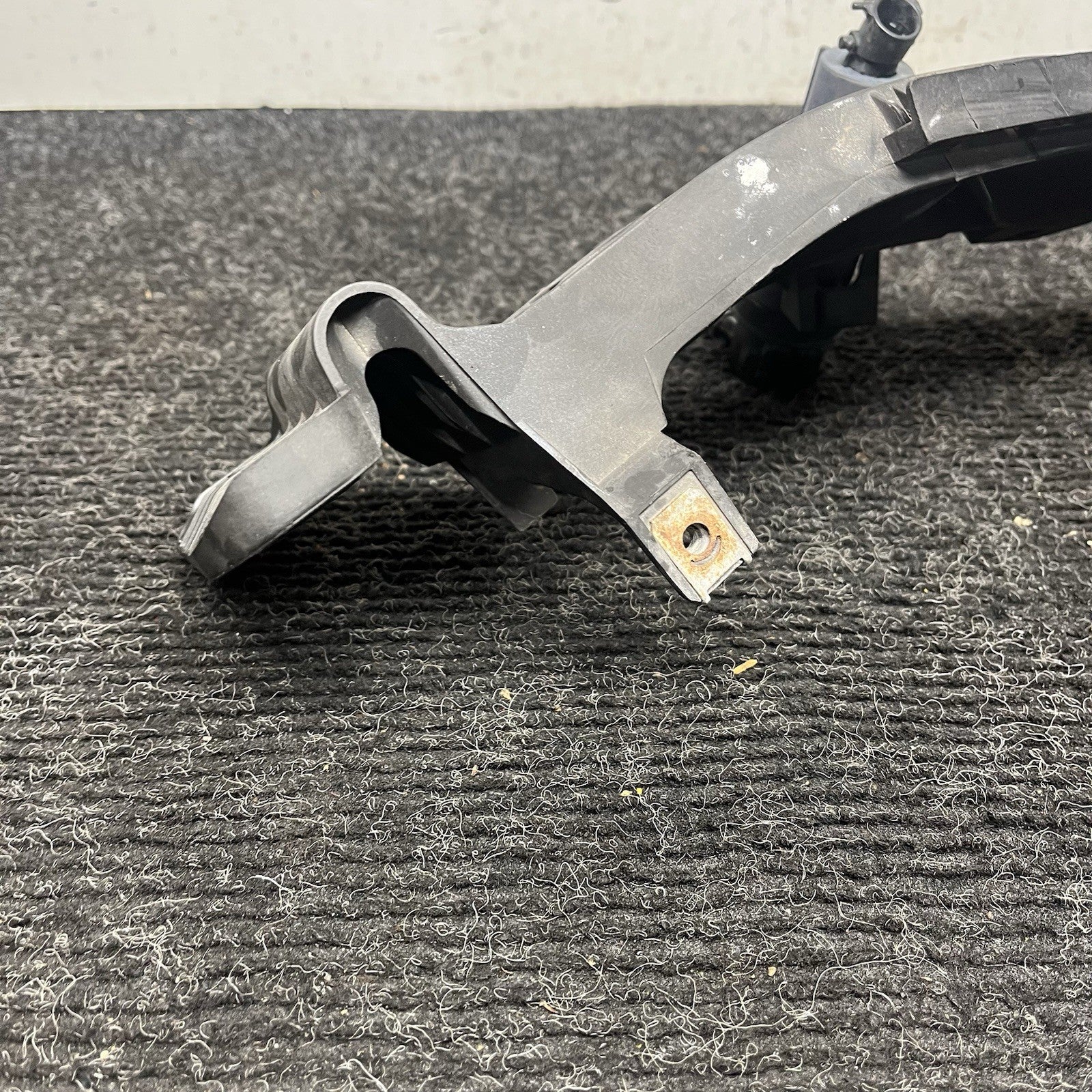 ☑️ 08-13 BMW E82 E88 135 Right Passenger Side Headlight Arm Bracket Mount
