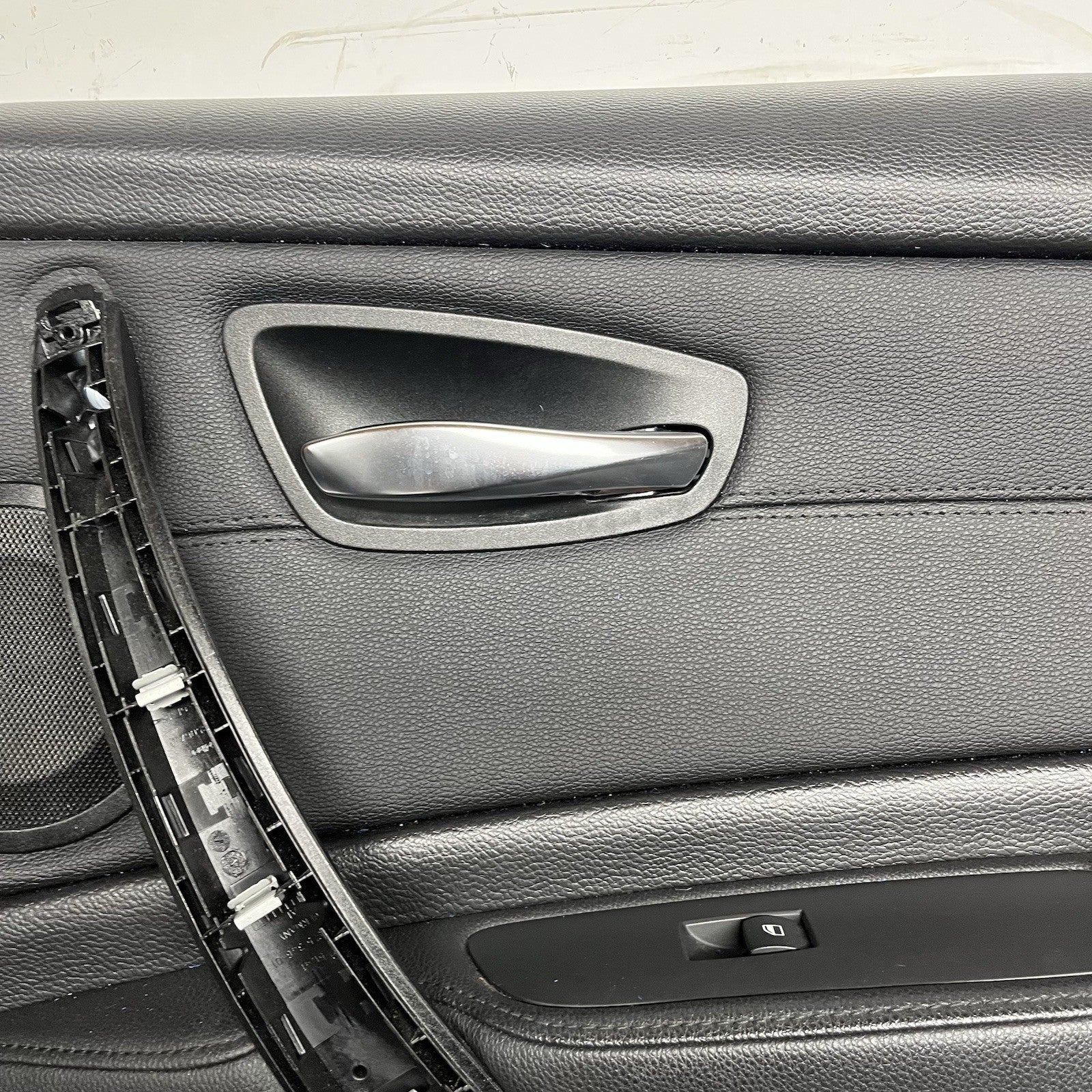☑️ 08-13 BMW E88 E82 135i 128i Front Passenger Door Card Panel Vinyl Black