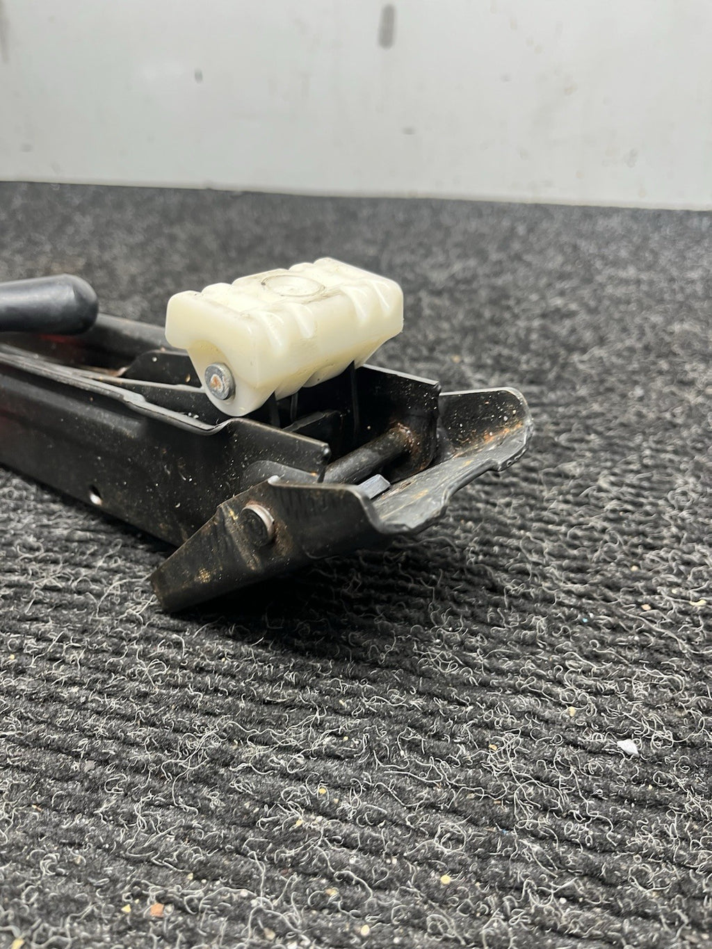 ☑️ 01-06 BMW E46 3-SERIES EMERGENCY SPARE TIRE LIFT JACK TOOL 1096202 OEM