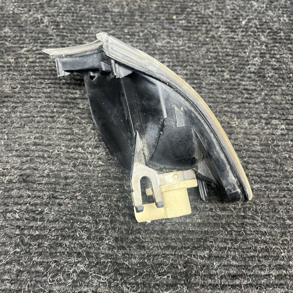 ☑️ 2002-05 BMW E46 330i 325i Sedan Passenger Indicator Turn Signal Lamp