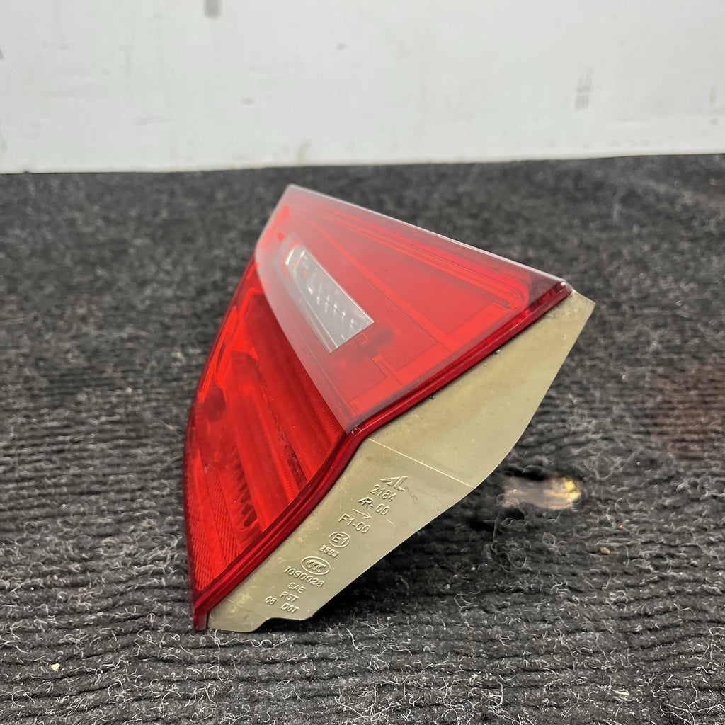 ☑️ 09-11 OEM BMW E90 328 335 M3 LCI Rear Right Passenger Trunk Inner Tail Light