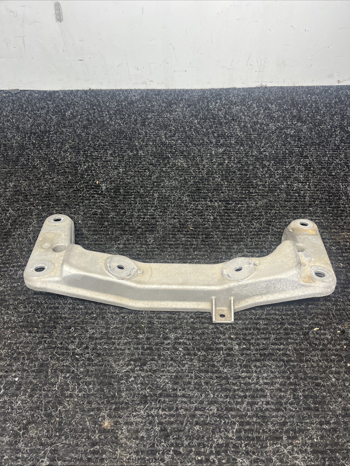 ☑️12-16 BMW F30 F32 RWD AUTOMATIC TRANSMISSION GEARBOX SUPPORT MOUNT BRACKET OEM