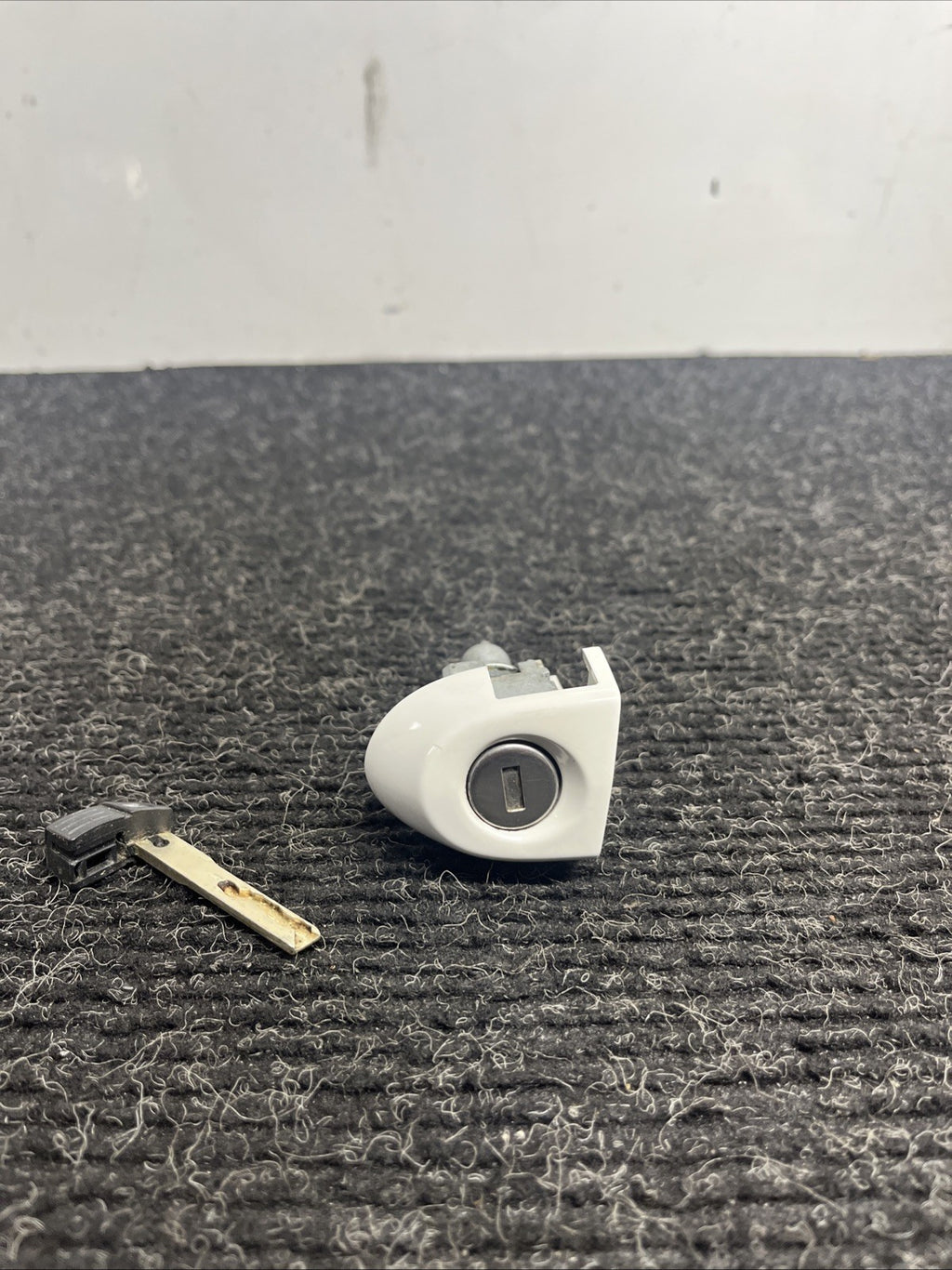 ☑️ 07-13 OEM BMW E92 E93 M3 Left Driver Door Lock Key Cylinder Mechanism White