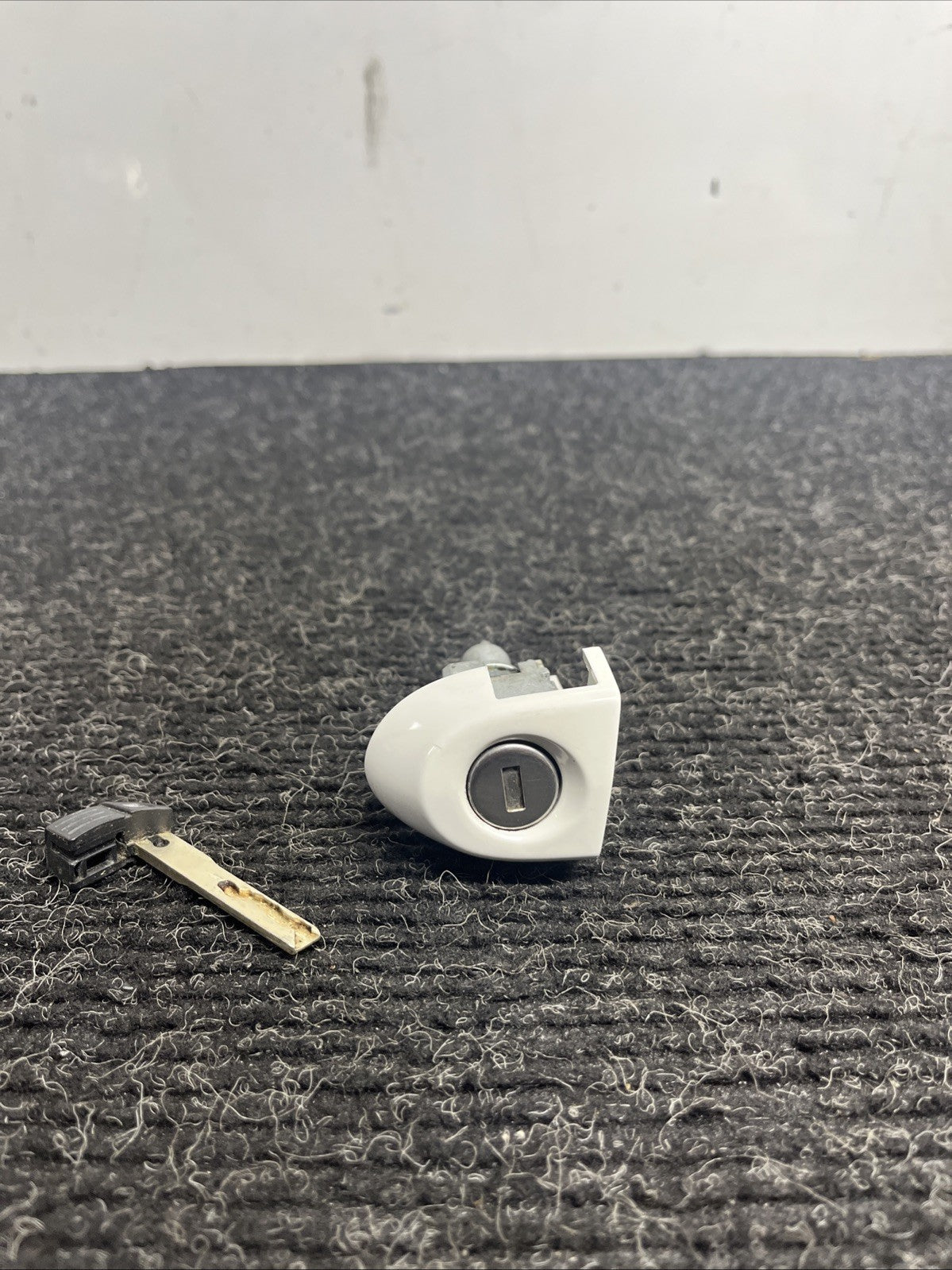 ☑️ 07-13 OEM BMW E92 E93 M3 Left Driver Door Lock Key Cylinder Mechanism White