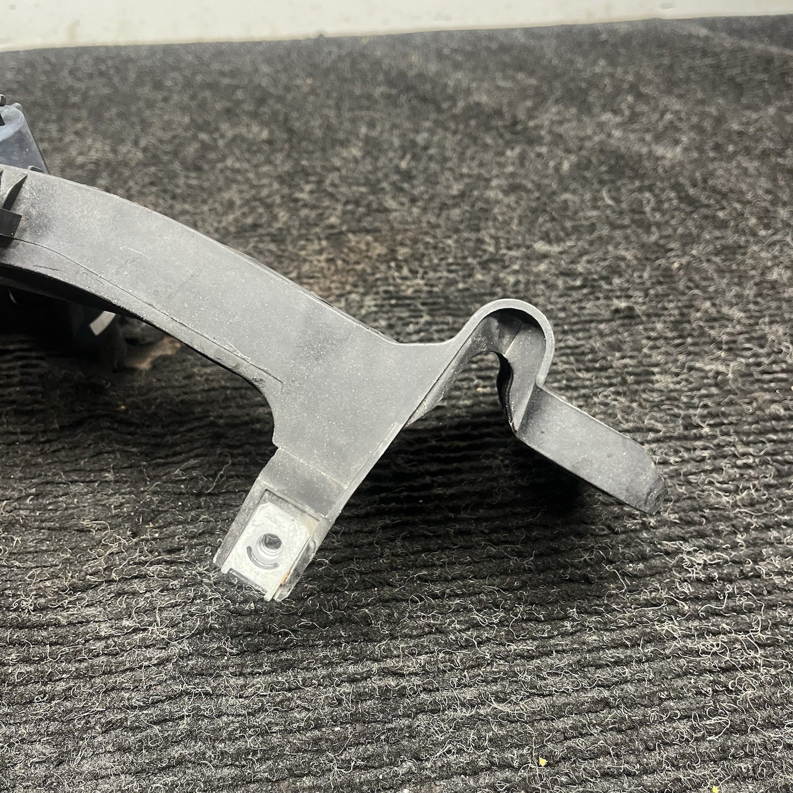 ☑️ 08-13 BMW E82 E88 128 135 Left Driver Headlight Arm Bracket Support Mount