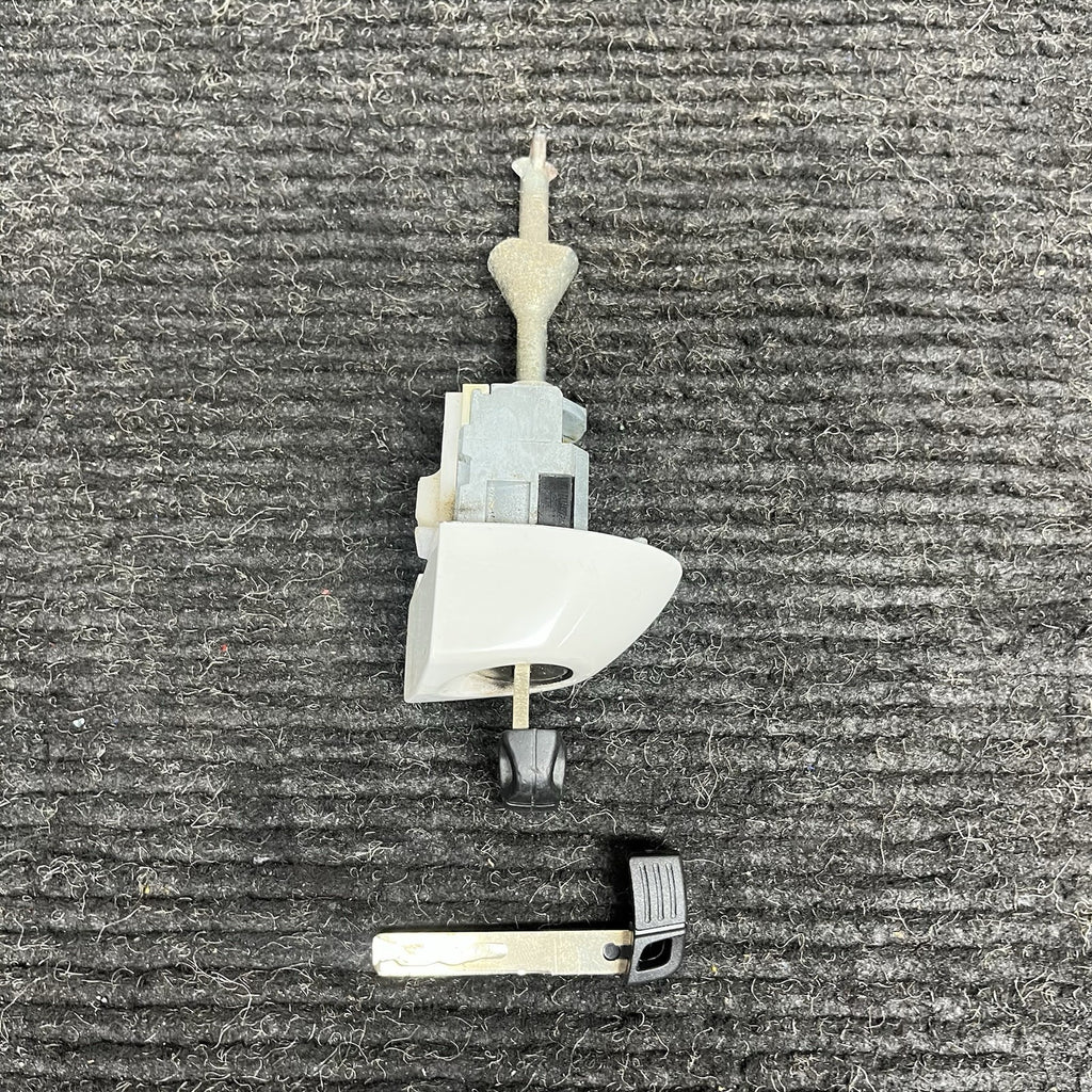 ☑️ 2008-2013 BMW E82 E88 135 Exterior Driver Door Handle Key Lock Set White OEM