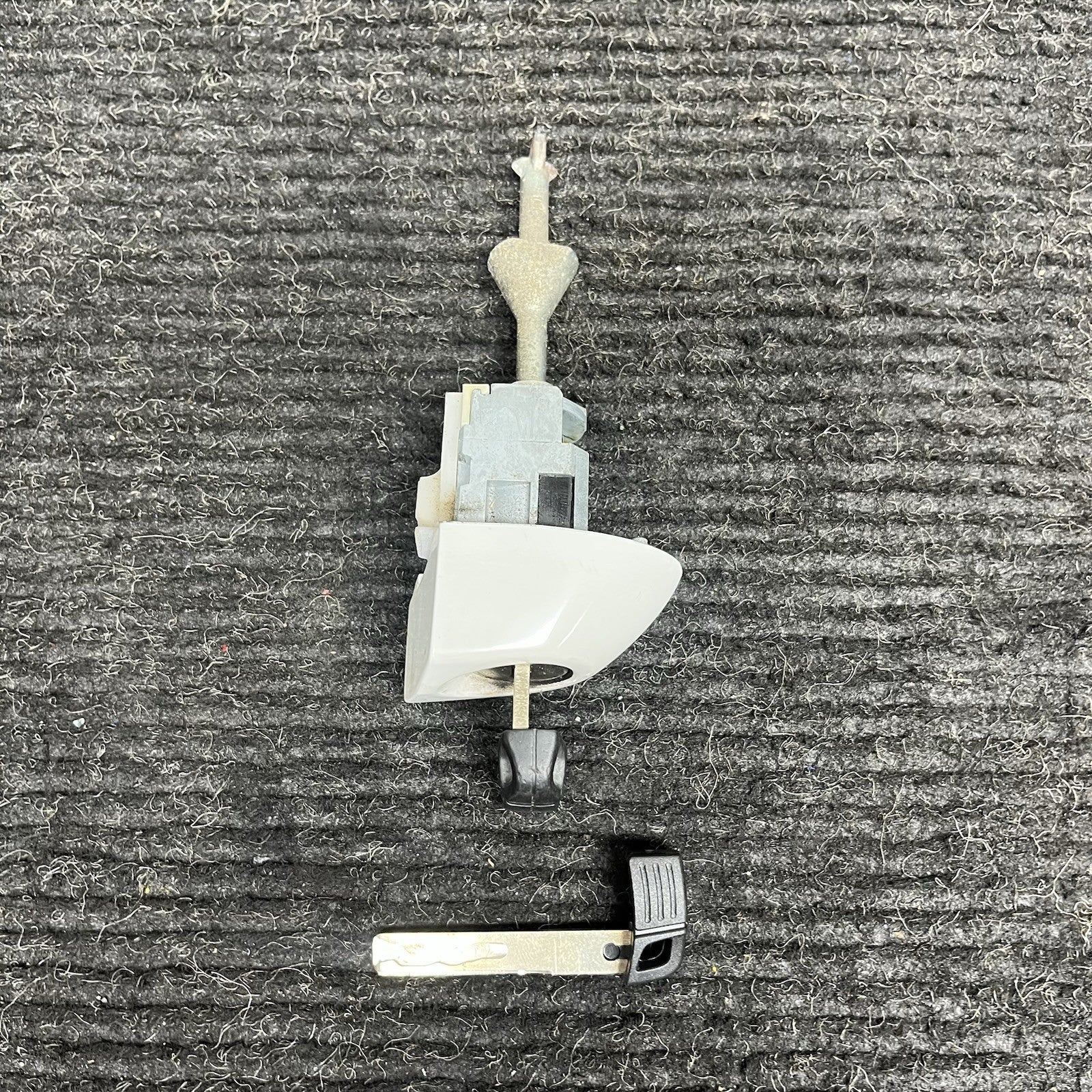 ☑️ 2008-2013 BMW E82 E88 135 Exterior Driver Door Handle Key Lock Set White OEM