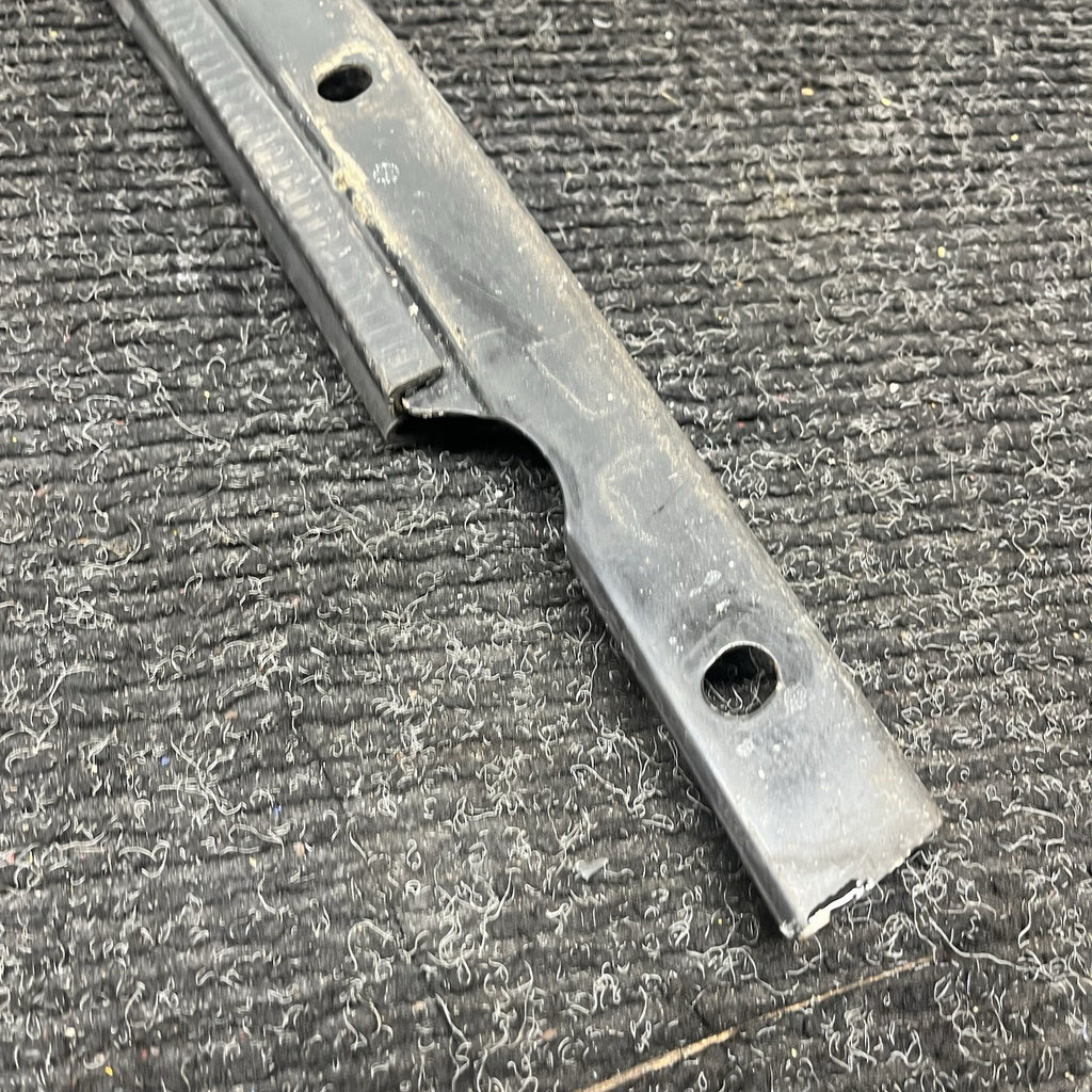 ☑️ 03-08 BMW Z4 E85 E86 Front Supporting Ledge Panel Cover Mount 51117044238 OEM