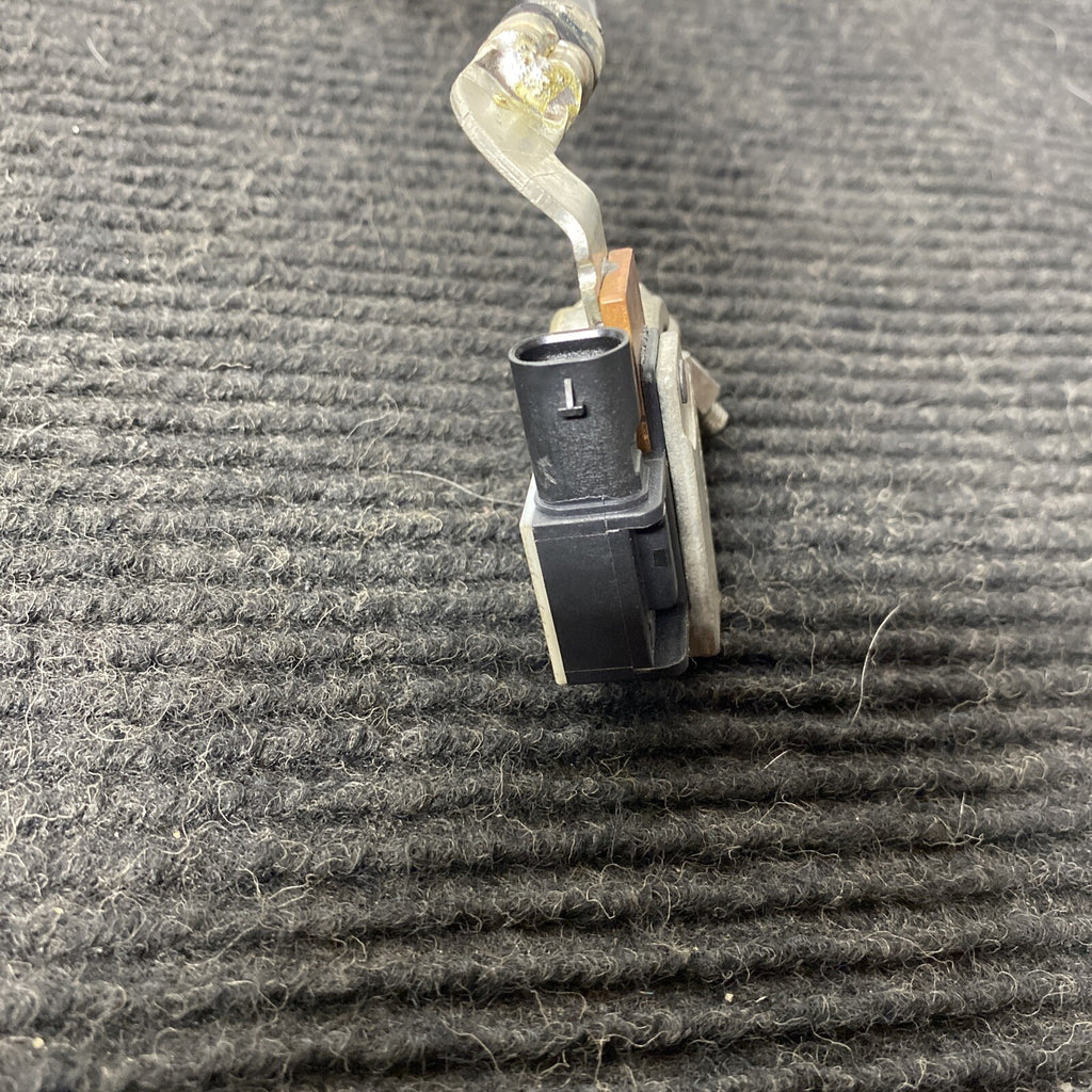 ☑️ 12-20 OEM BMW M2 F22 F30 F33 F32 F36 Negative Cable Terminal IBS Sensor Black