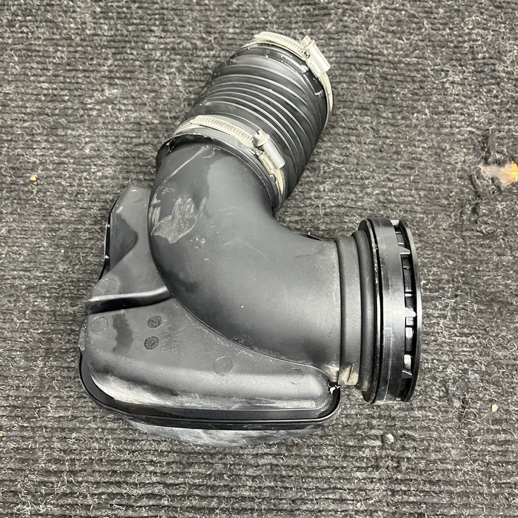 ☑️2016-2018 BMW F30 330I B48 2.0L FRONT ENGINE AIR INTAKE RESONATOR OEM 70604496