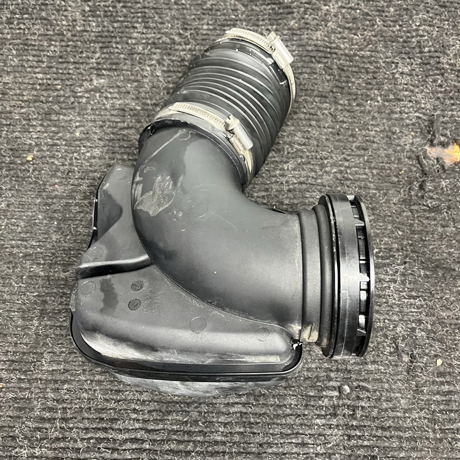 ☑️2016-2018 BMW F30 330I B48 2.0L FRONT ENGINE AIR INTAKE RESONATOR OEM 70604496