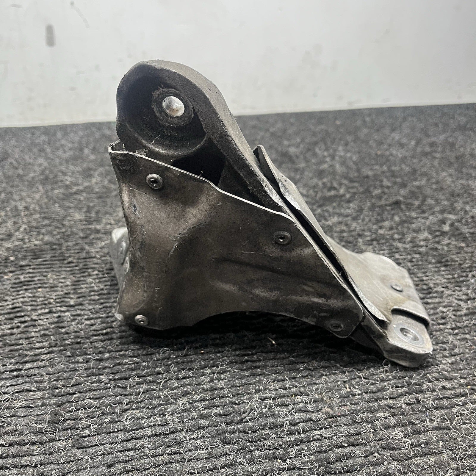 07-11 BMW E82 E88 E90 E92 135I 335I N54 Z4 RIGHT PASSENGER ENGINE MOUNT BRACKET