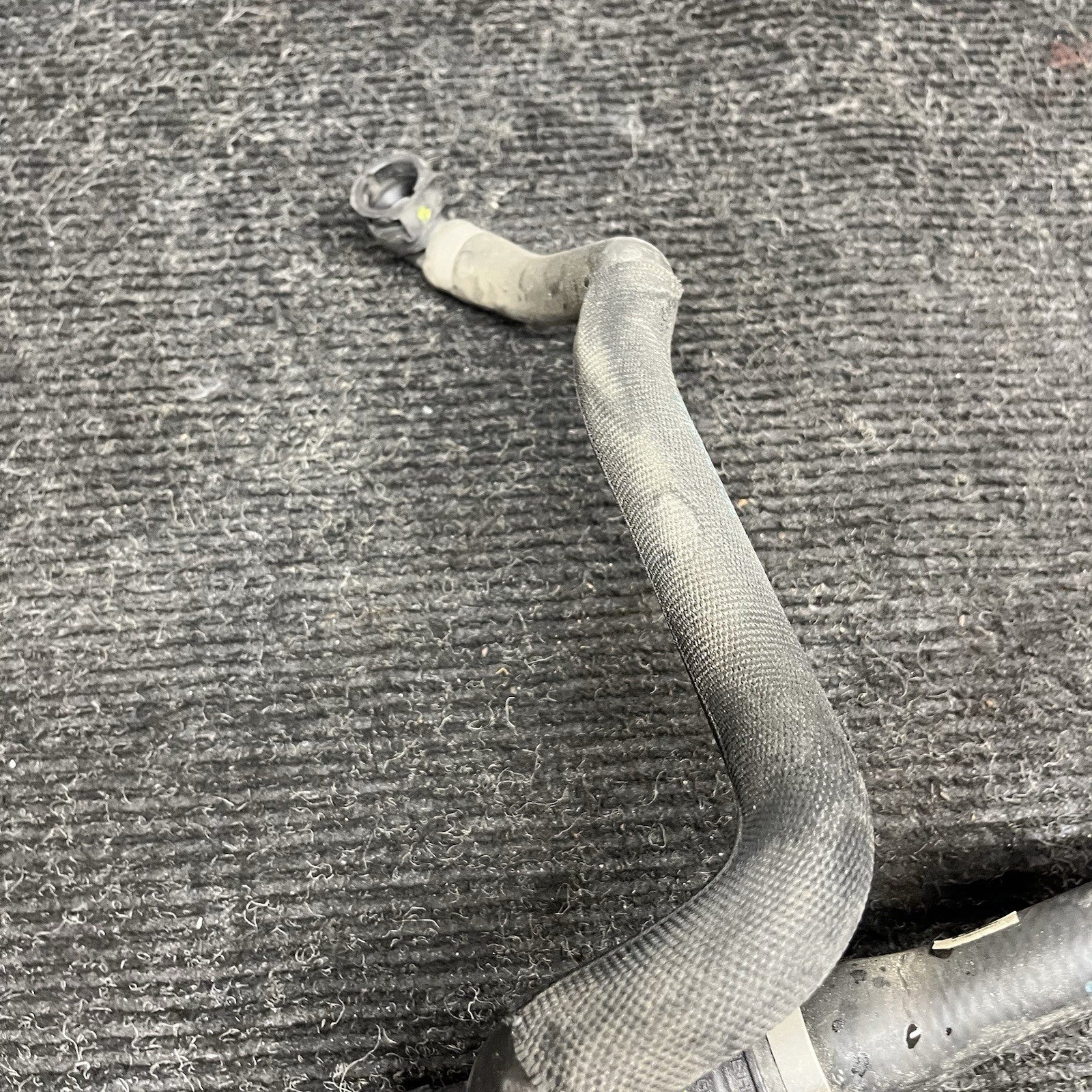 ☑️ 2017-2020 BMW 430I F36 ENGINE RADIATOR LOWER COOLANT HOSE OEM 17128634285