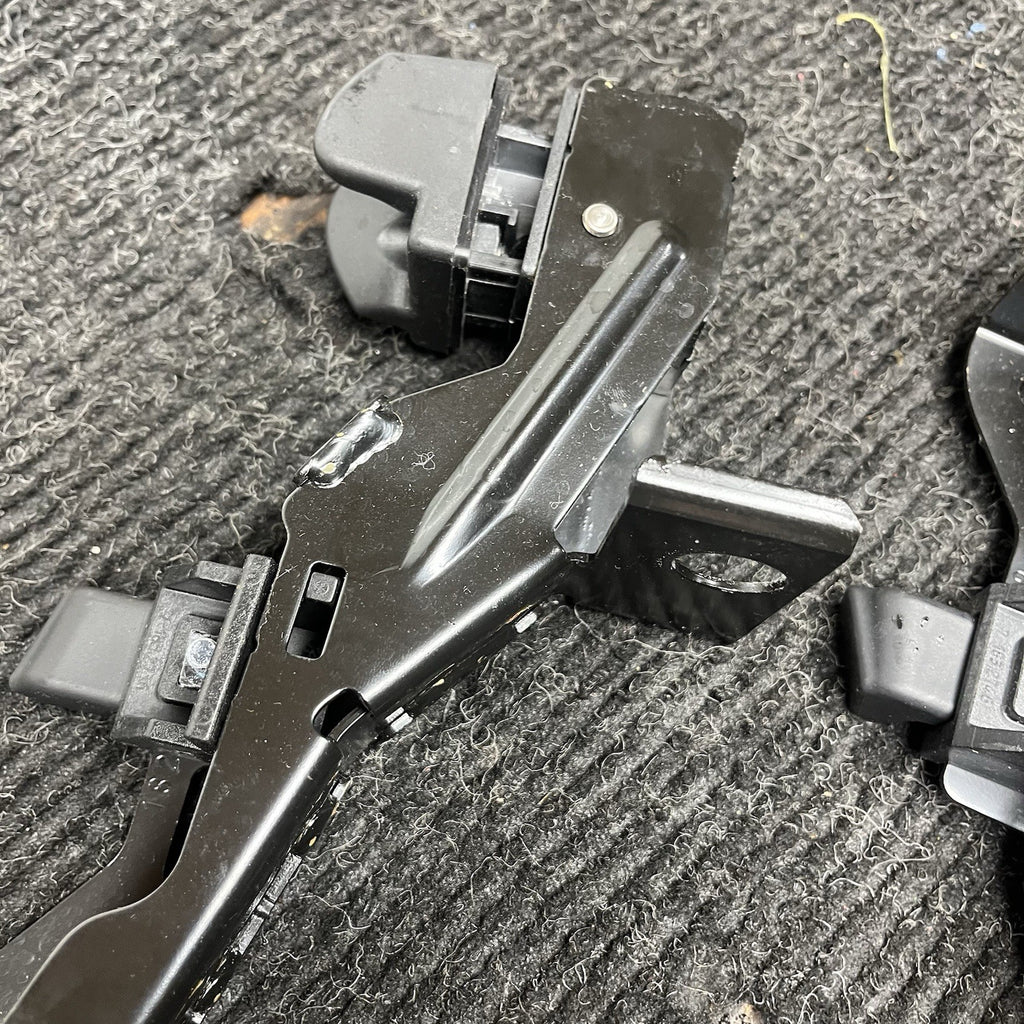 ☑️ 07-13 BMW E93 328i 335i M3 Right Side Convertible Hardtop Bracket Latch OEM