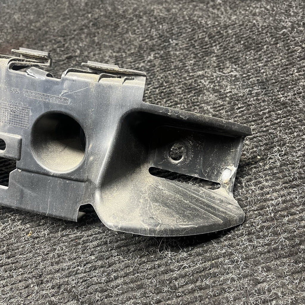 ☑️ BMW 135i 128i E82 E88 Rear Bumper Cover Center Guide Mount Bracket 7170665