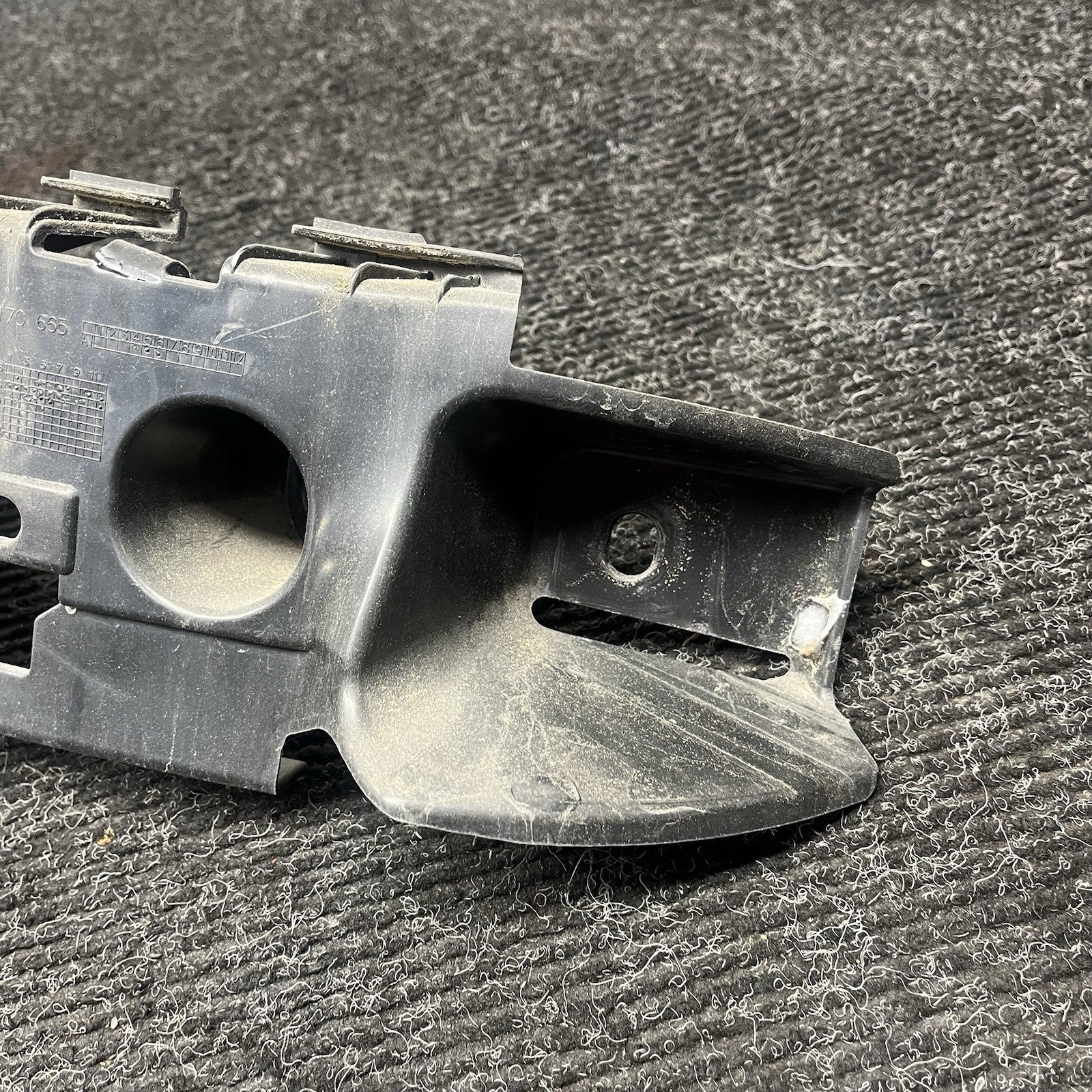☑️ BMW 135i 128i E82 E88 Rear Bumper Cover Center Guide Mount Bracket 7170665