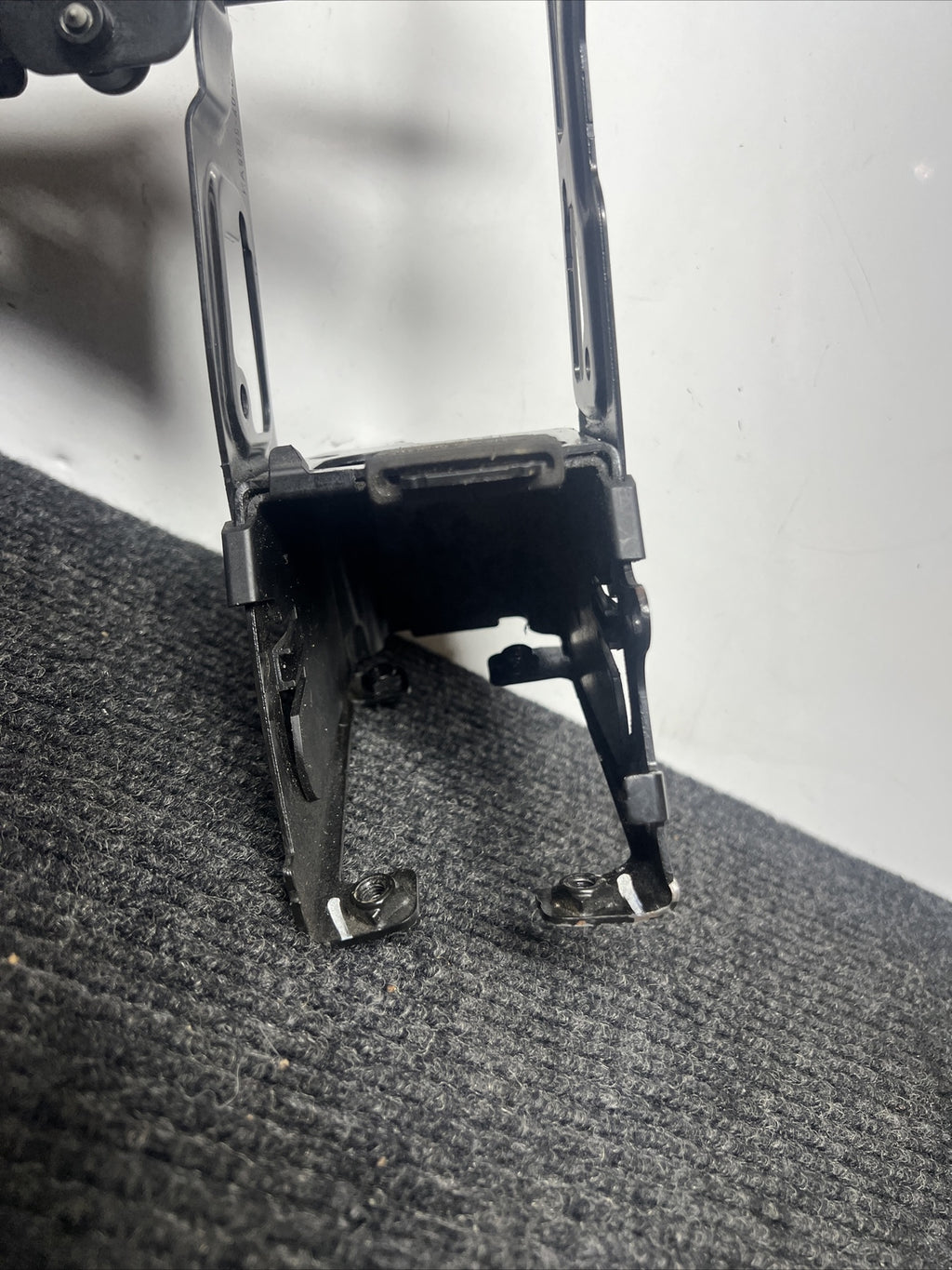 🌟2011-2016 BMW 328XI F30  FRONT LEFT RADIATOR MOUNT BRACKET SUPPORT OEM✅