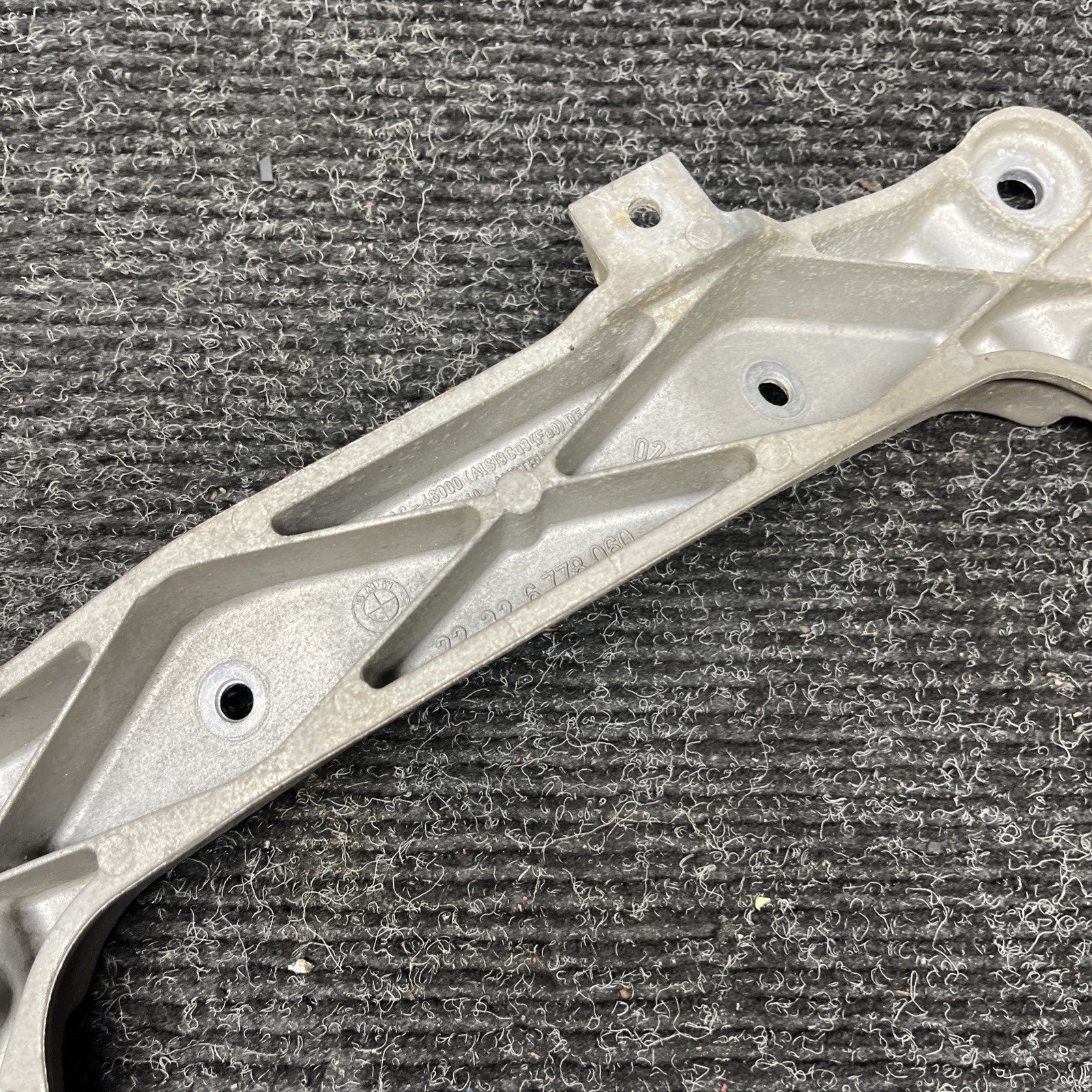 ☑️ BMW E90 E92 1/3 Series Auto Transmission Gearbox Support Mount Bracket OEM