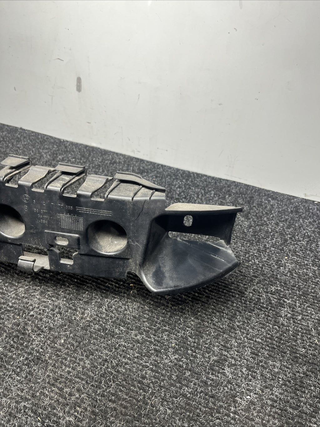 ☑️ OEM BMW E92 328 335 M3 COUPE Rear Center Bumper Mount Bracket Guide Support