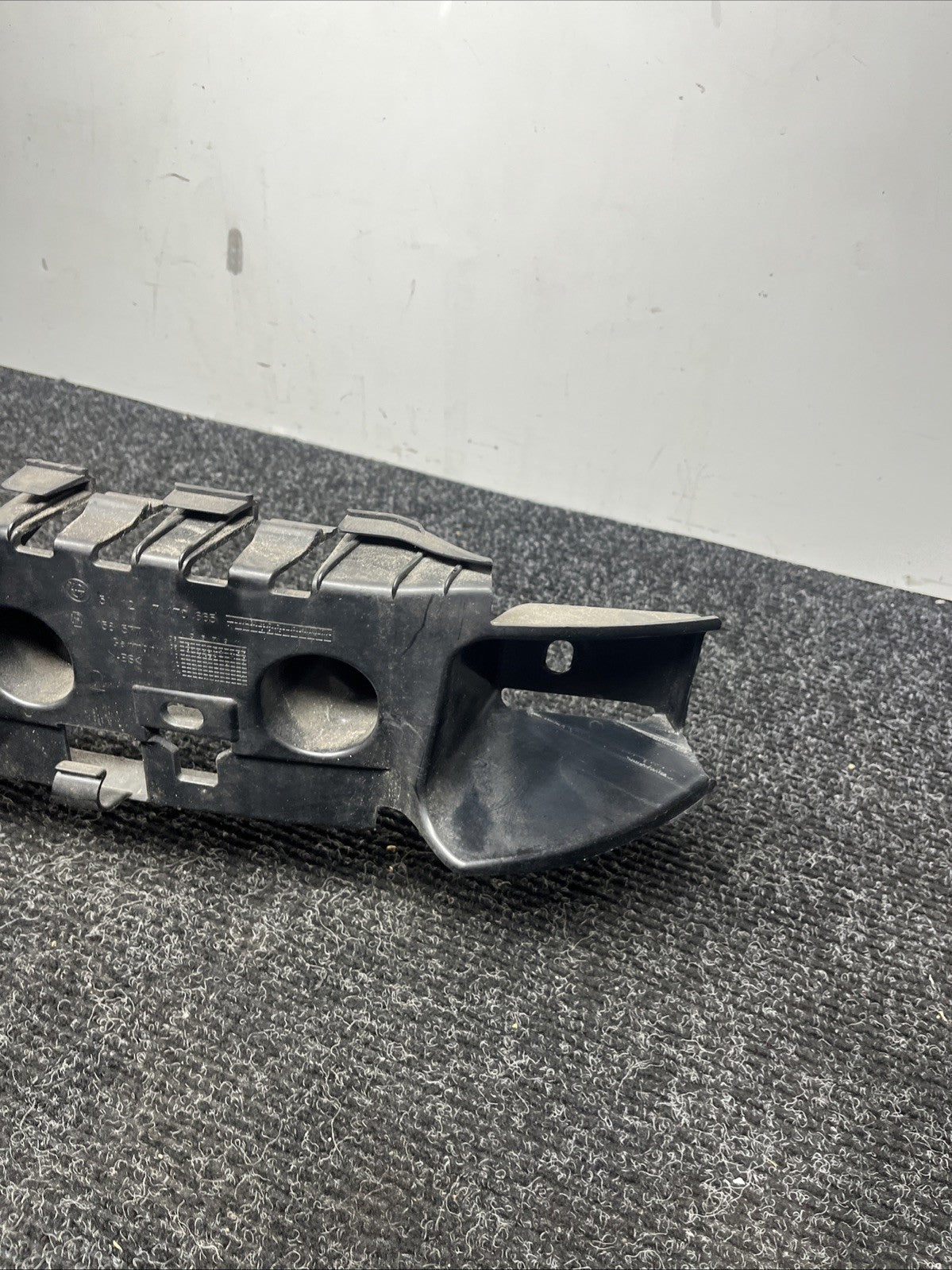 ☑️ OEM BMW E92 328 335 M3 COUPE Rear Center Bumper Mount Bracket Guide Support