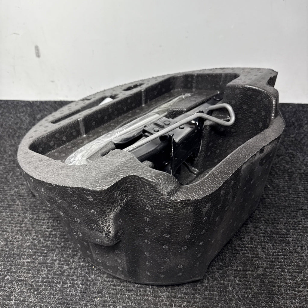 ☑️14-24 Maserati Quattroporte M156 Ghibli Emergency Spare Tire Jack Tool Kit OEM