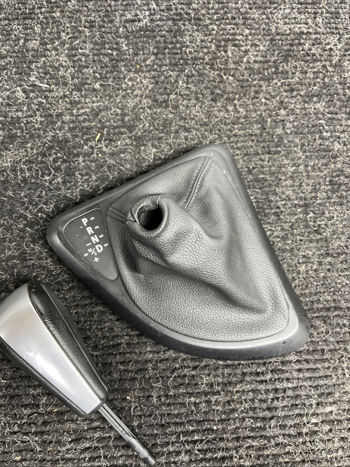 ☑️ 06-13 BMW E82 E88 GEAR SHIFTER TRIM BEZEL AUTO W/CLEAN SHIFT KNOB OEM