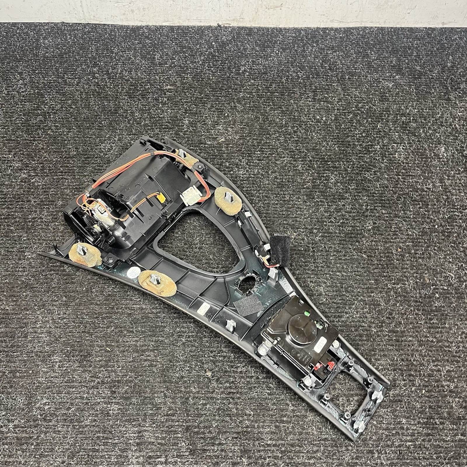 ☑️ 08-10 BMW E93 M3 Convertible DCT Center Console Leather Trim Cover OEM