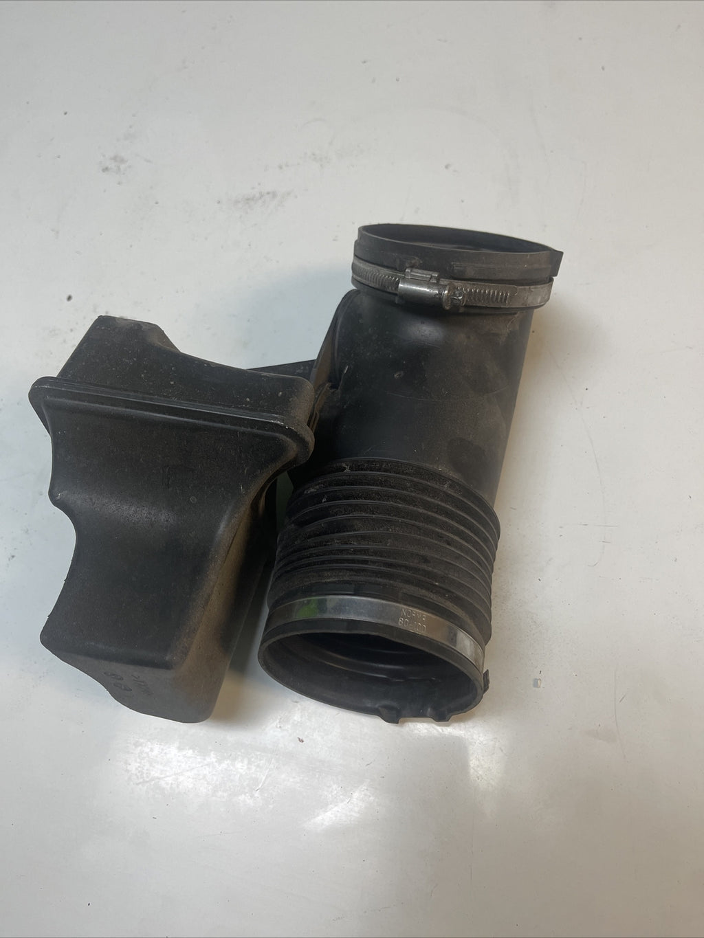 OEM BMW 06-11 E90 325i 328i 330i Air Intake Throttle Body Boot Tube OEM