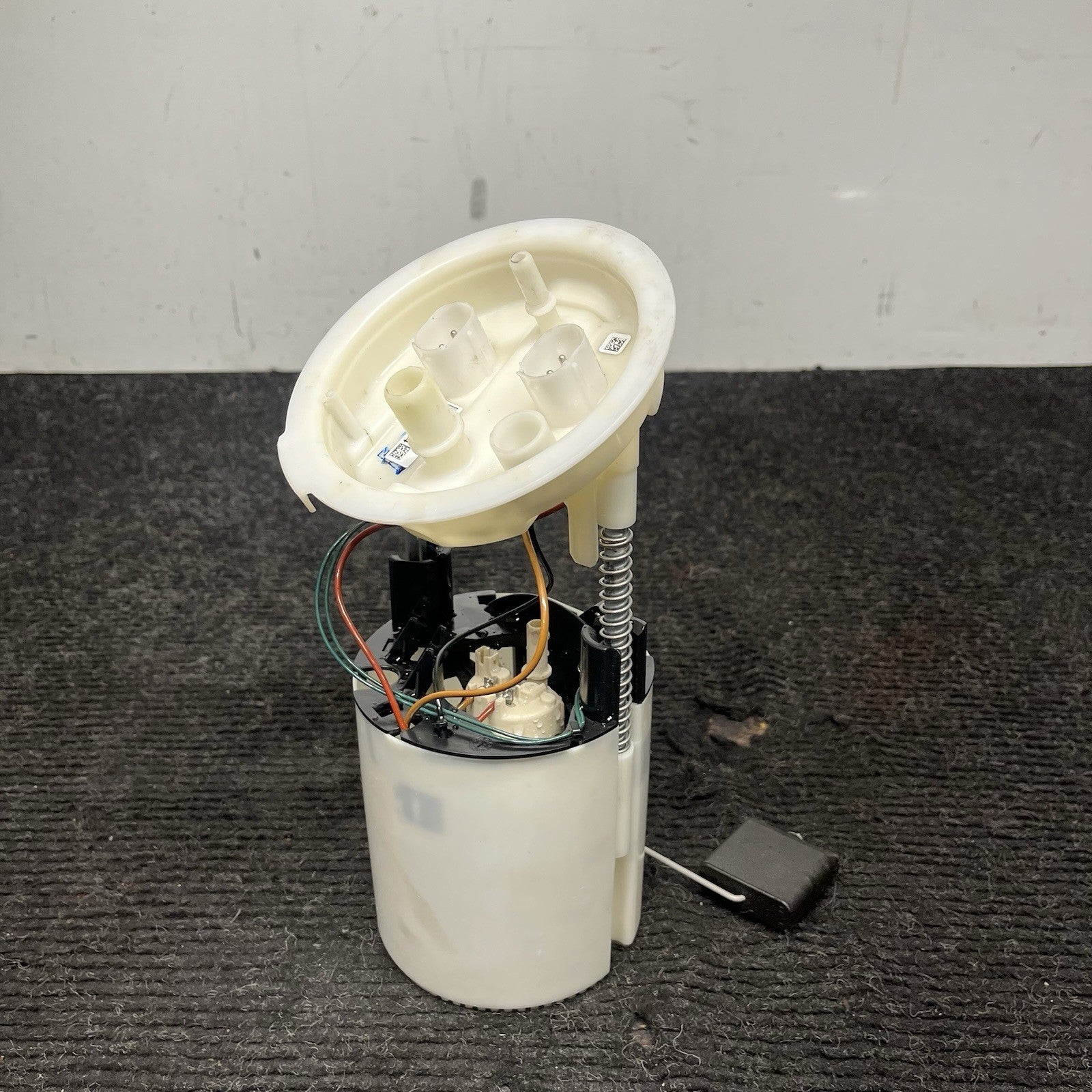☑️ 06-13 BMW E82 E88 E90 E91 E92 E93 135I 335I Fuel Pump OEM