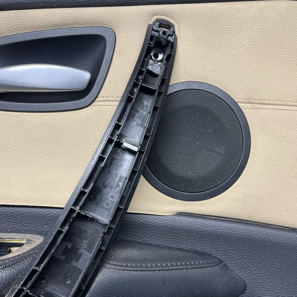 ☑️ 08-13 BMW E88 E82 135i 128i Front Driver Door Card Panel Vinyl Oyster