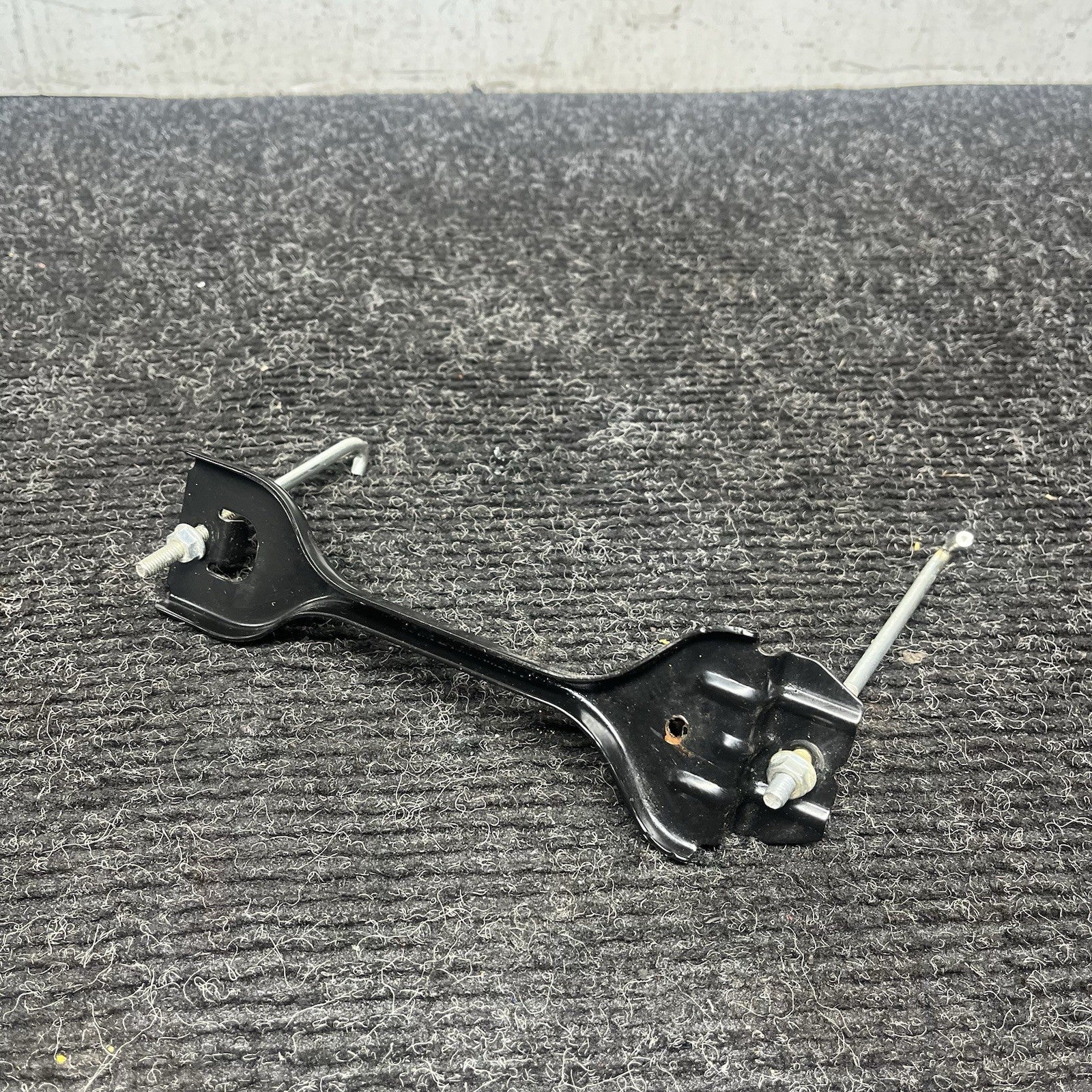 ☑️ 2013 Scion FRS Subaru BRZ 86 Battery Tie Down Bracket Assy OEM 7729