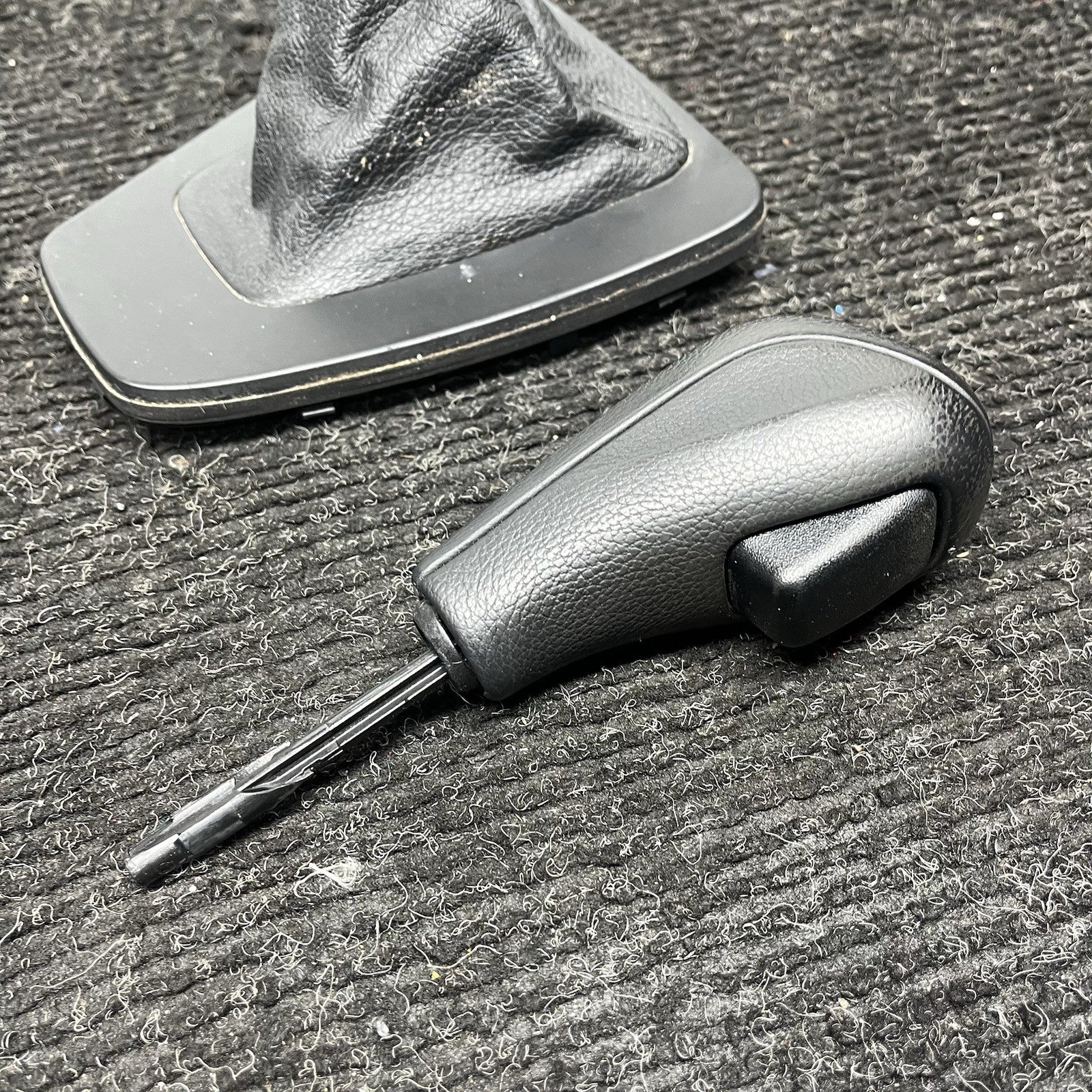 ☑️ 06-13 BMW E90 E92 GEAR SHIFTER TRIM BEZEL AUTO W/CLEAN SHIFT KNOB OEM