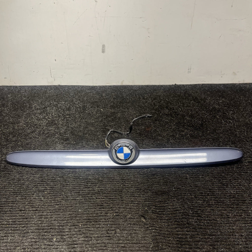 ☑️ 04-06 BMW E46 325Ci 330Ci Convertible Trunk Lid Handle Trim License Light OEM