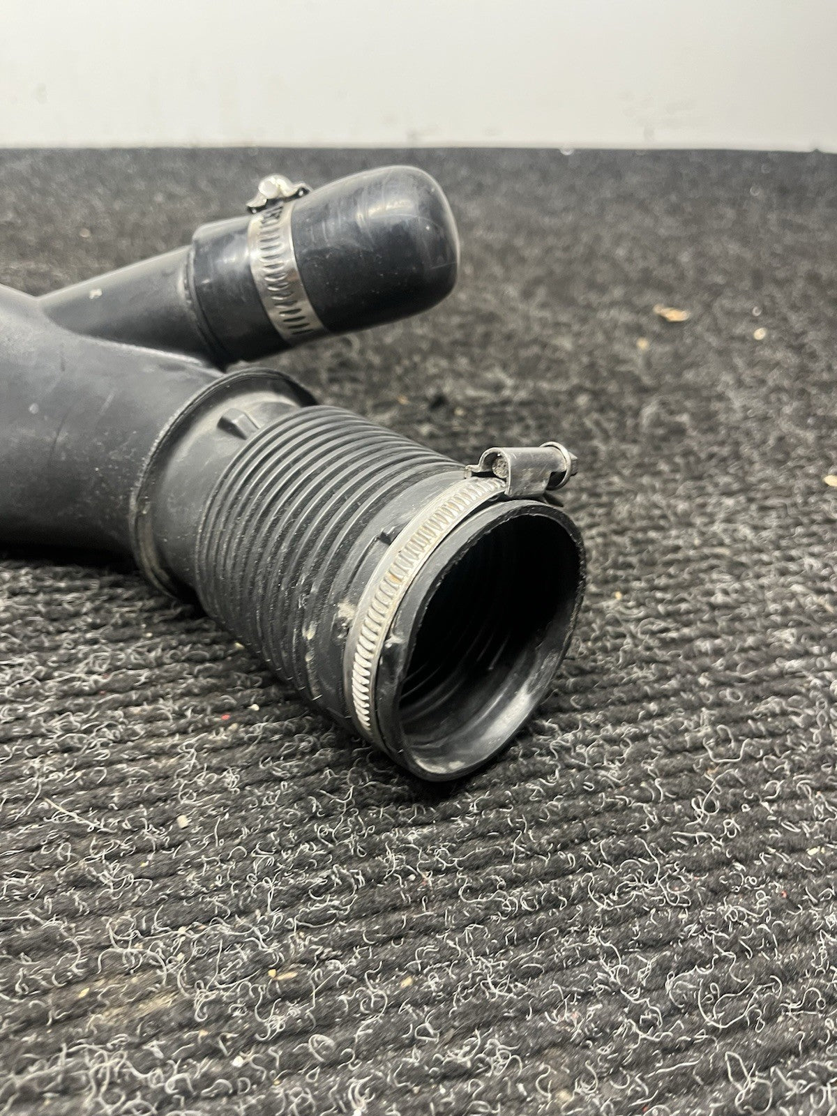 ☑️ 07-10 BMW E82 E88 E92 E93 E90 135 335 Rear Engine Air Duct Inlet 7556550