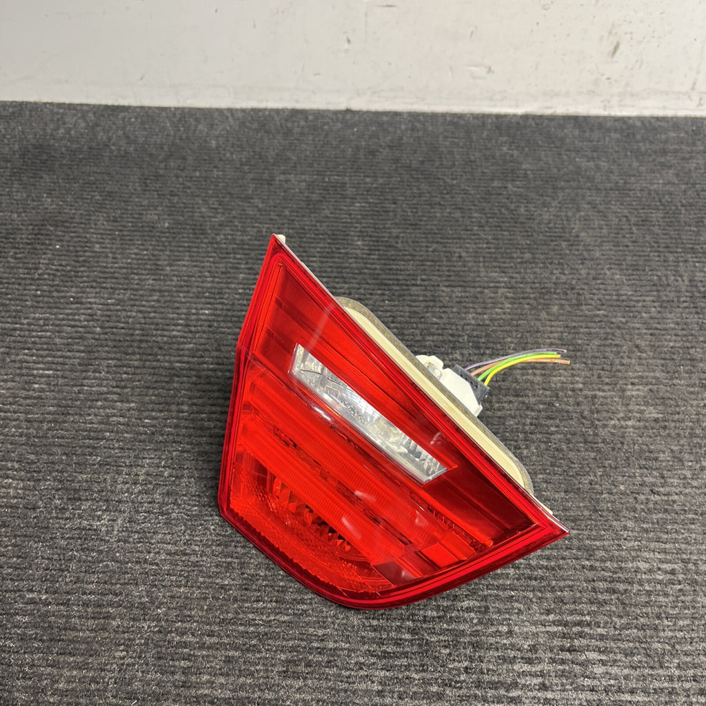 ☑️ 09-11 OEM BMW E90 LCI Sedan Rear Left Driver Side Inner Tail Light Trunk Lid