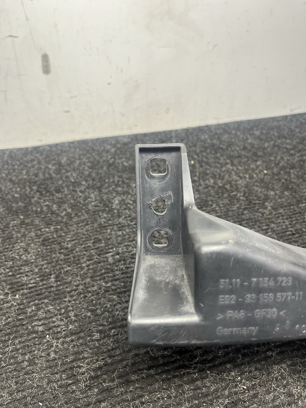 ☑️ 08-13 BMW E90 E92 E93 M3 OEM Drivers Left Headlight Bracket Carrier Mount LH