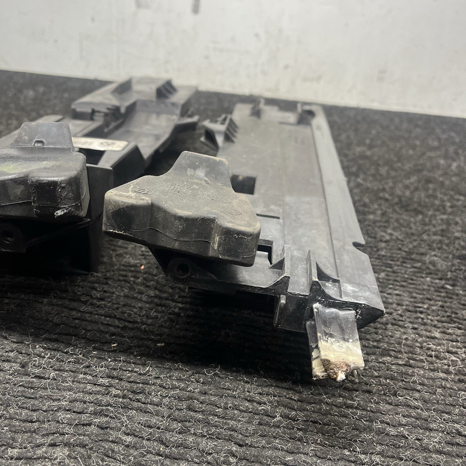 ☑️ 08-19 BMW X6 X5 F16 F15 RADIATOR CORE SUPPORT MOUNT BRACKET COVER PAIR OEM