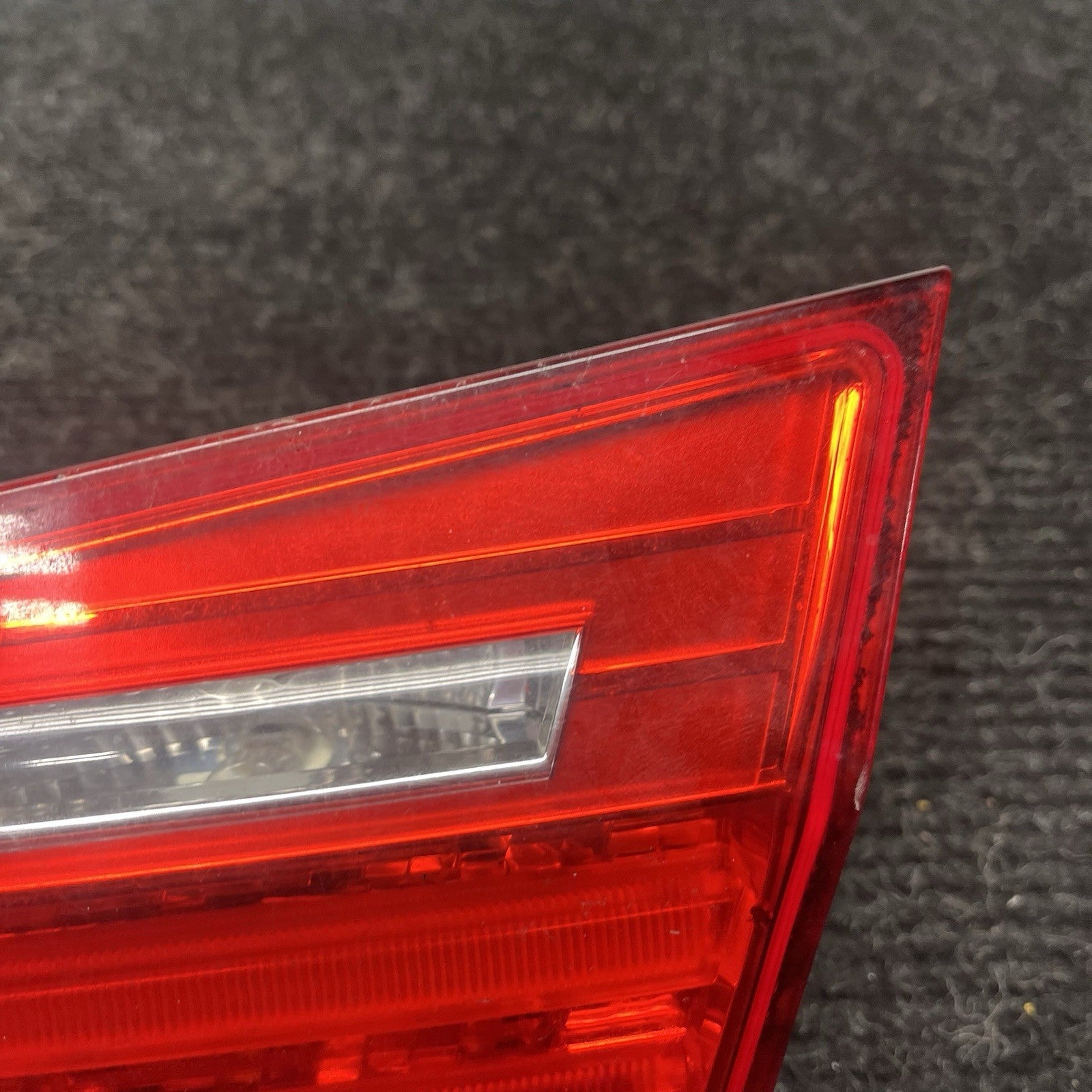 ☑️ 09-11 OEM BMW E90 LCI Sedan Rear Passenger Side Inner Tail Light Trunk Lid