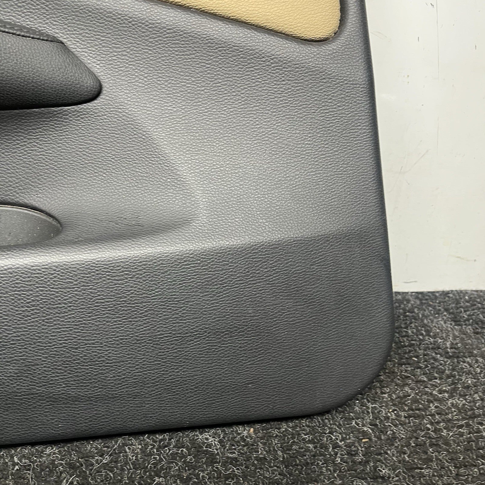 ☑️ 08-13 BMW E88 E82 135i 128i Front Driver Door Card Panel Vinyl Oyster