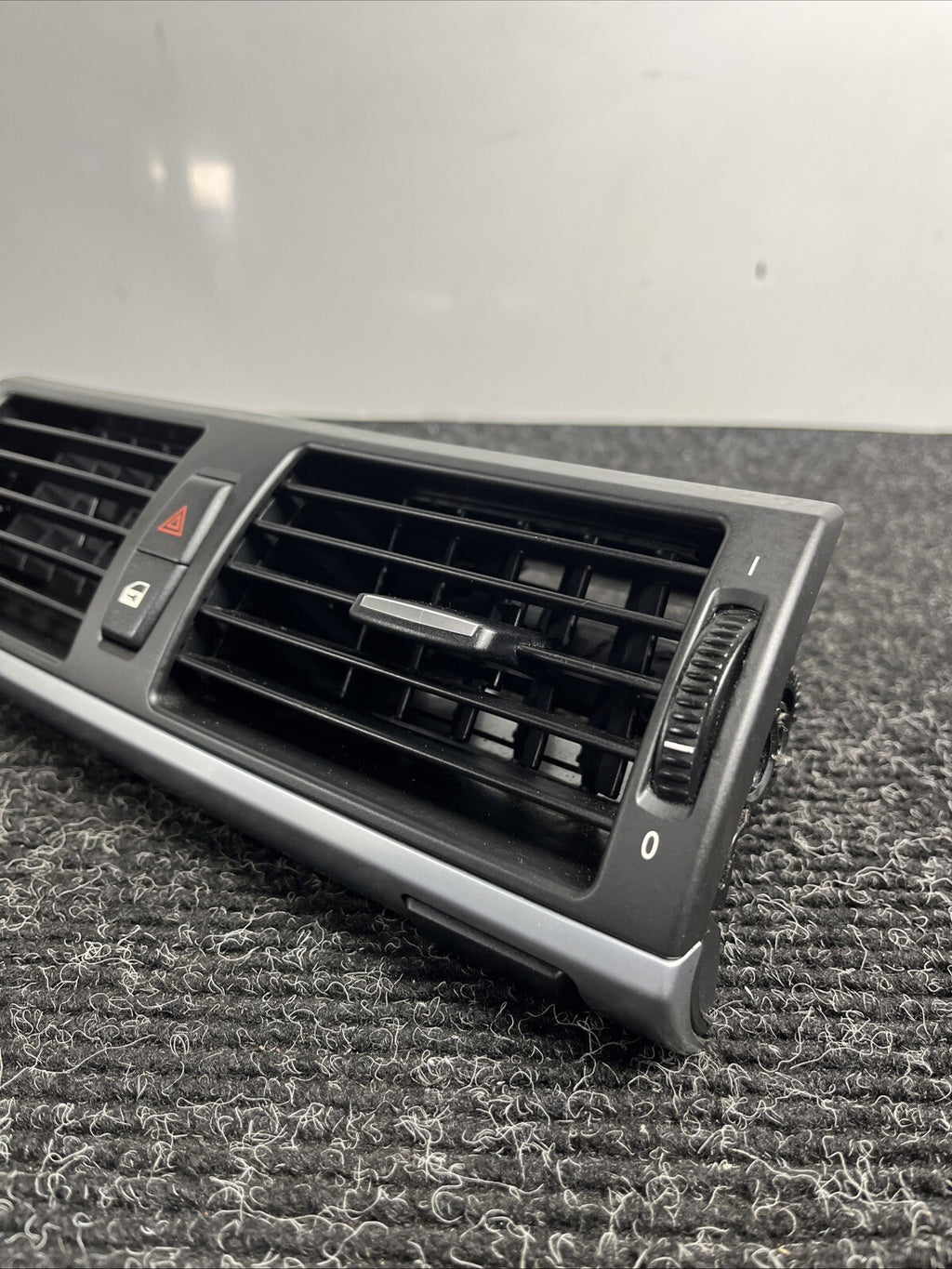 ☑️ 2010-2013 BMW X5 E70 CENTER DASH HVAC AC AIR VENT GRILLE W/ HAZARD SWITCH OEM