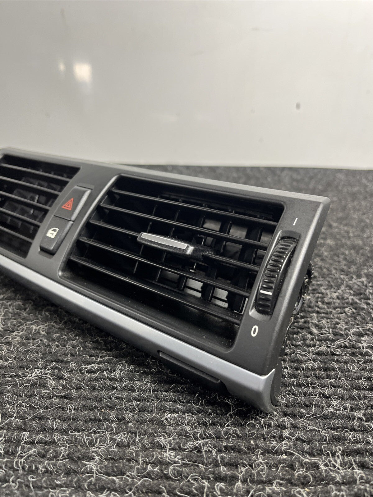 ☑️ 2010-2013 BMW X5 E70 CENTER DASH HVAC AC AIR VENT GRILLE W/ HAZARD SWITCH OEM