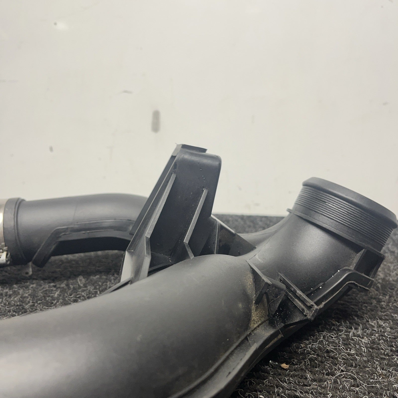 ☑️ 2013-2022 MASERATI LEVANTE 3.0L AIR INLET TUBE DUCT HOSE Y PIPE 670039138 OEM