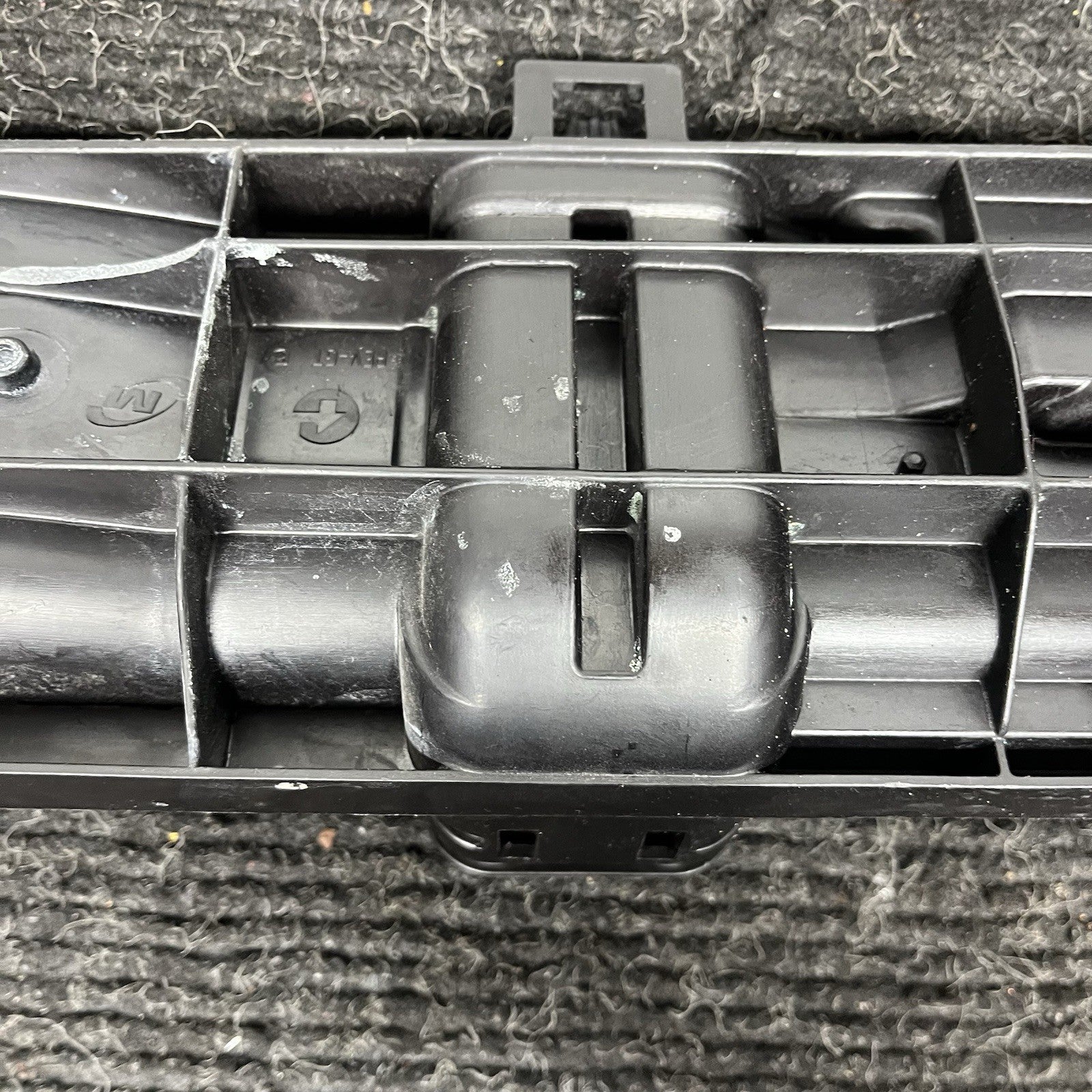 ☑️ BMW E90 Radiator Mount Carrier Left 7524912 OEM 06-11 325 328 330 335 M3