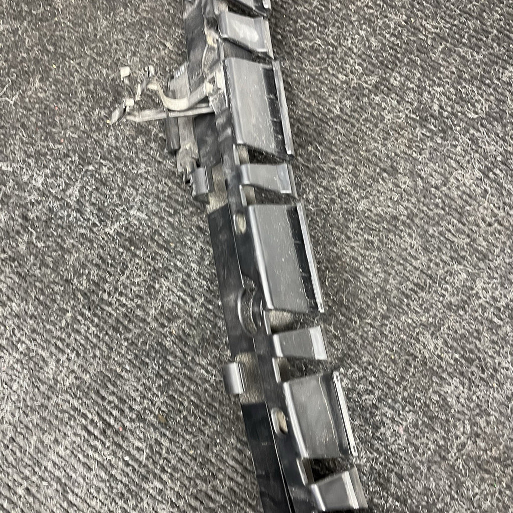☑️ Rear Bumper Center Guide Bracket OEM BMW E82 E88 135 128i 2008-2013