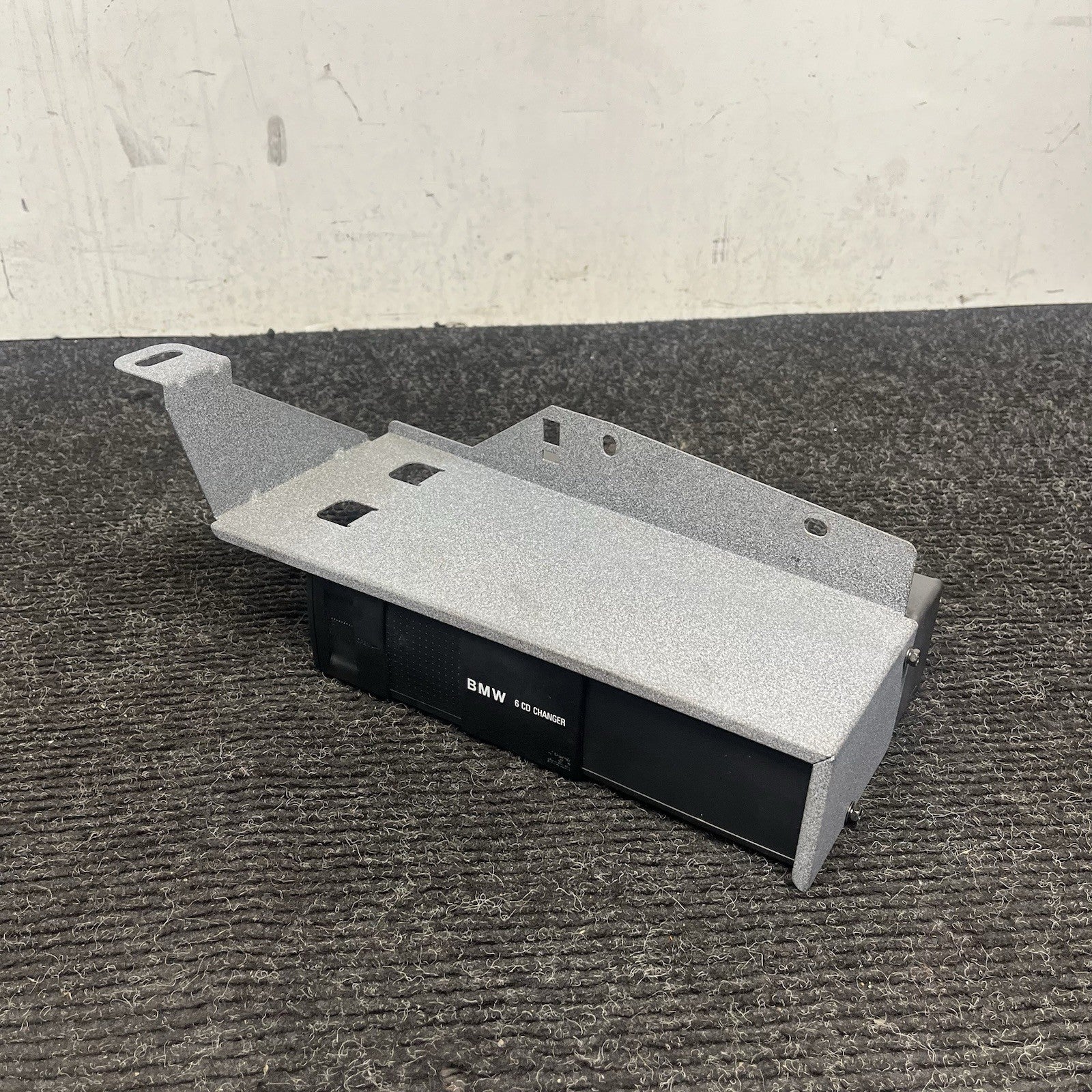 ☑️ BMW E36 328i 323i M3 1995-2003 OEM 6 CD Changer 82111469404
