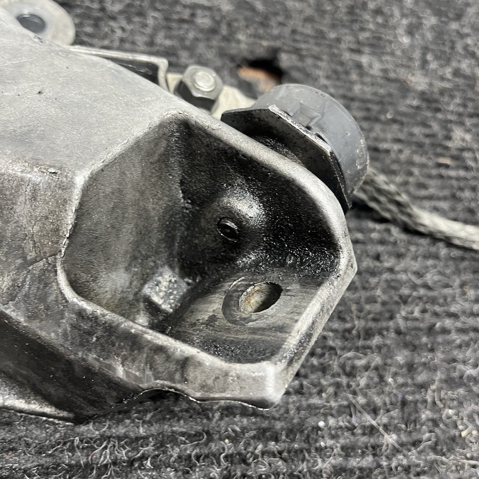 ☑️ BMW E90 E91 E92 Engine Mount Bracket Left N54 6760317 Motor Mount Bracket