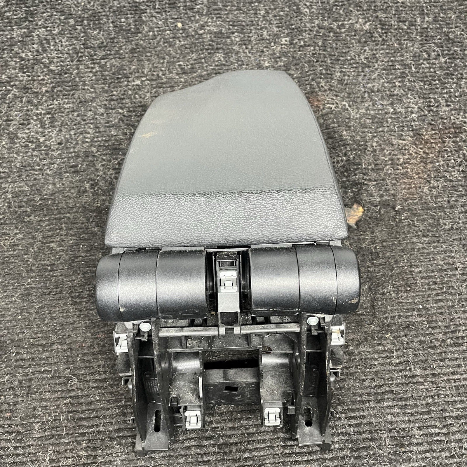 ☑️ 08-13 OEM BMW E88 E82 Center Console Armrest Tray Black Leather