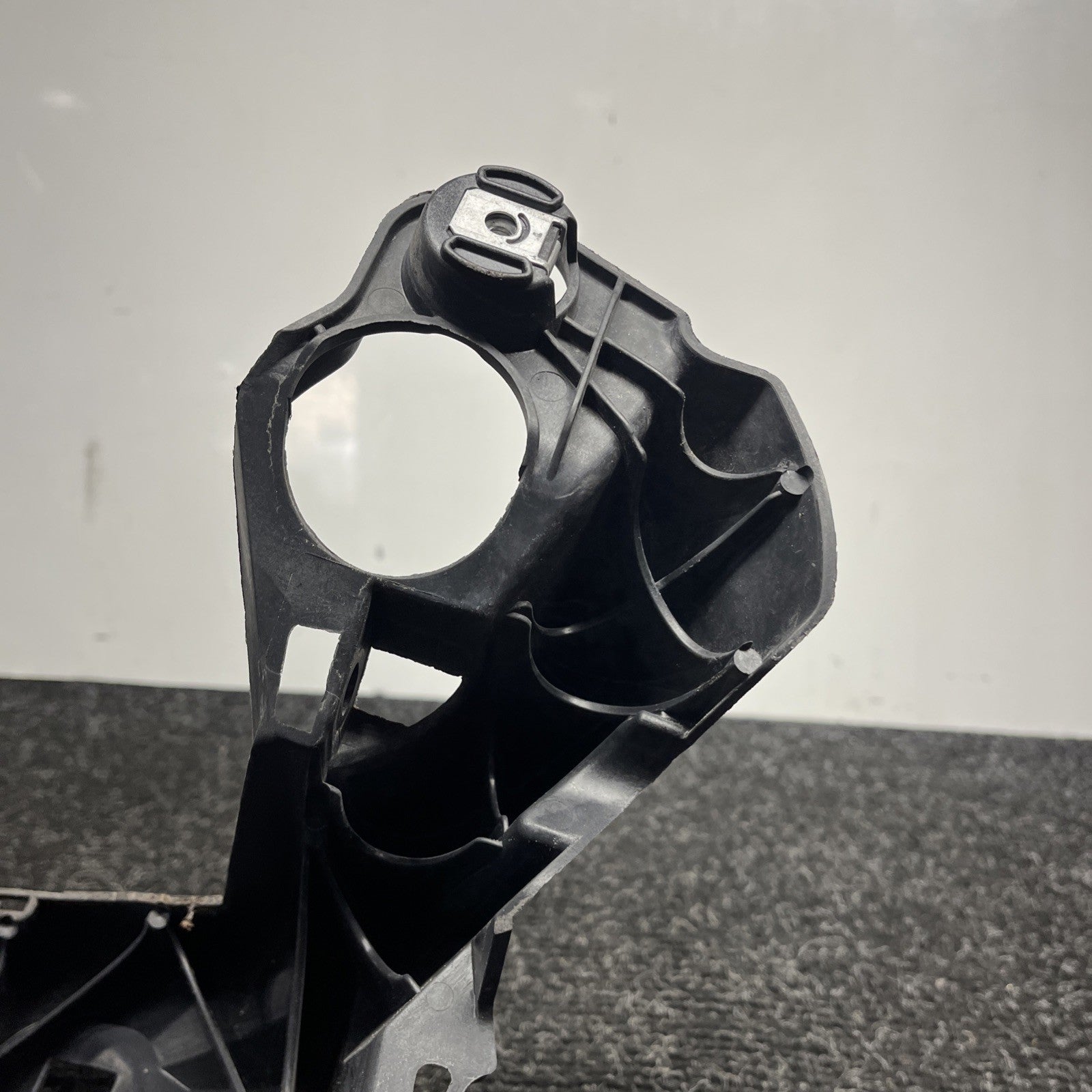 ☑️ 07-10 OEM BMW E92 E93 335 Right Passenger Headlight Bracket Carrier Mount