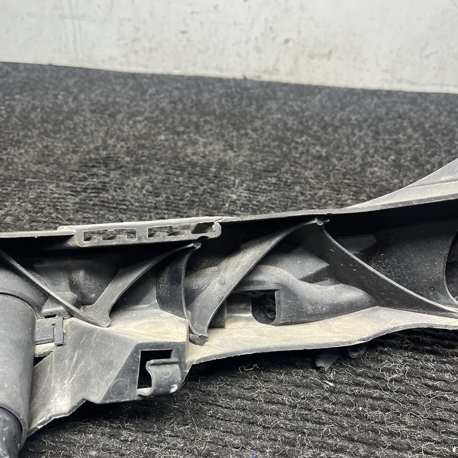 ☑️ 07-10 OEM BMW E92 E93 328 335 Right Passenger Headlight Bracket Carrier Mount