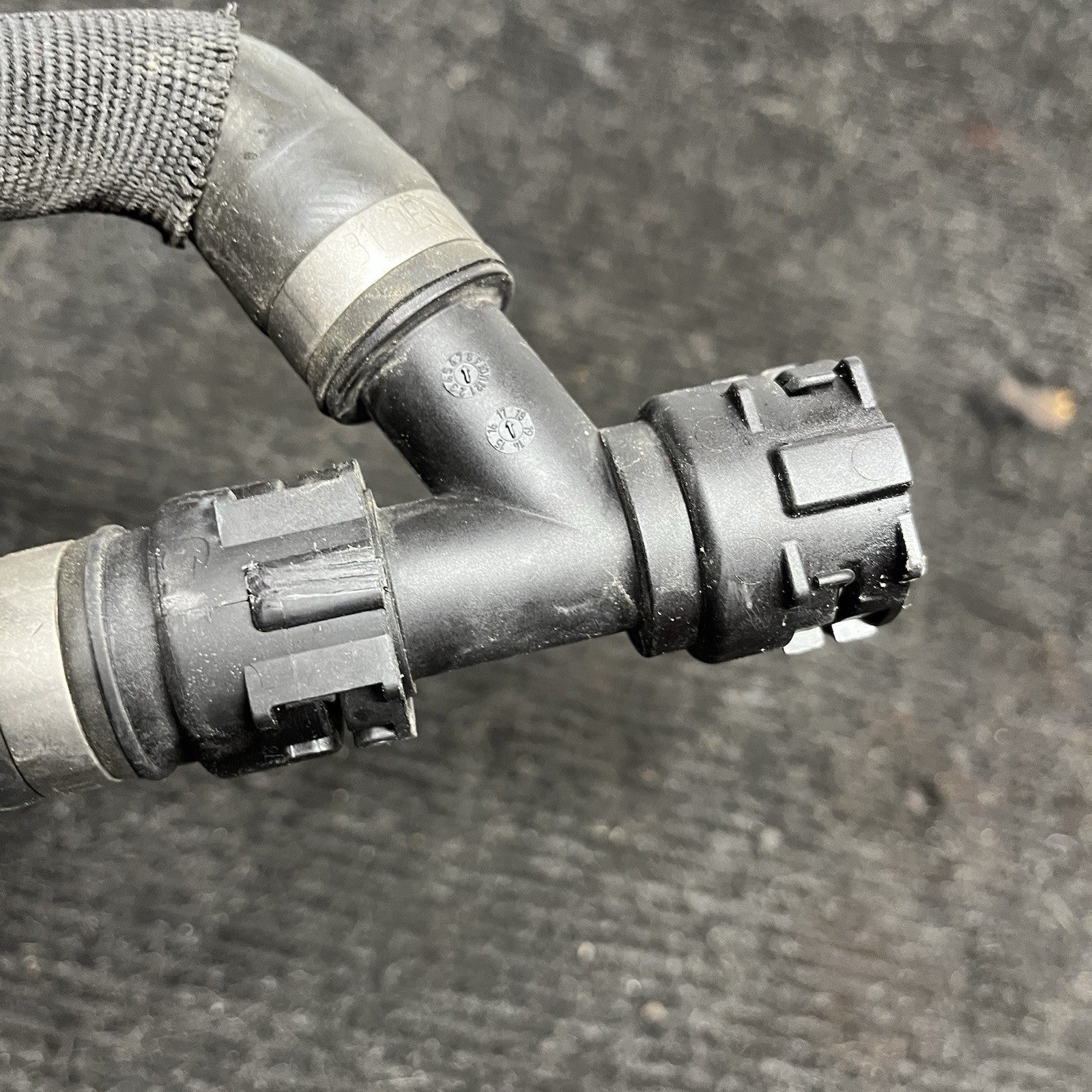 ☑️ 2017-2020 BMW 430I F36 ENGINE RADIATOR LOWER COOLANT HOSE OEM 17128634285